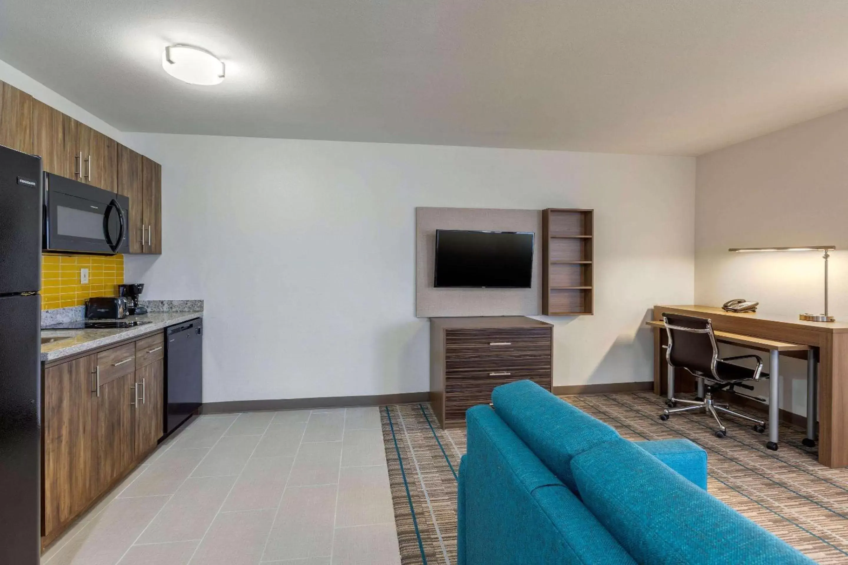 Photo of the whole room, Kitchen/Kitchenette in MainStay Suites El Centro I-8