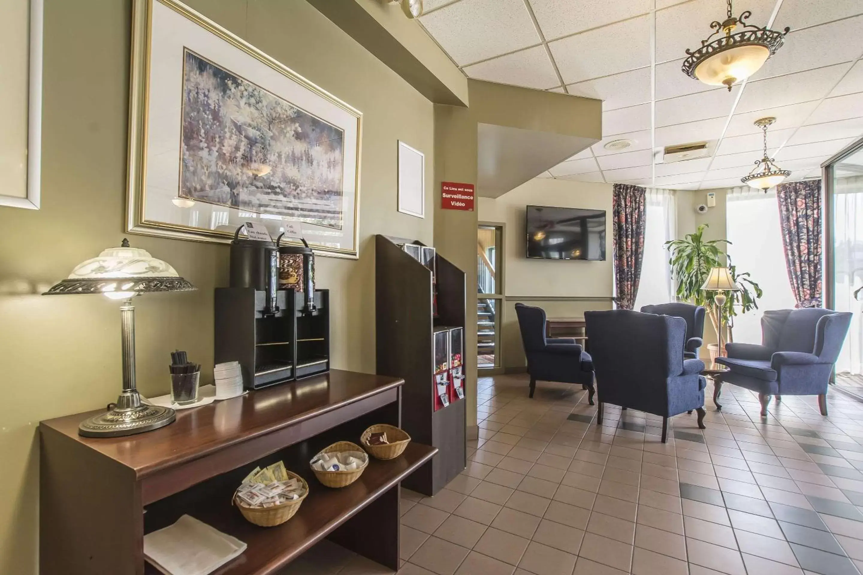 Lobby or reception in Quality Hotel & Suites Sherbrooke