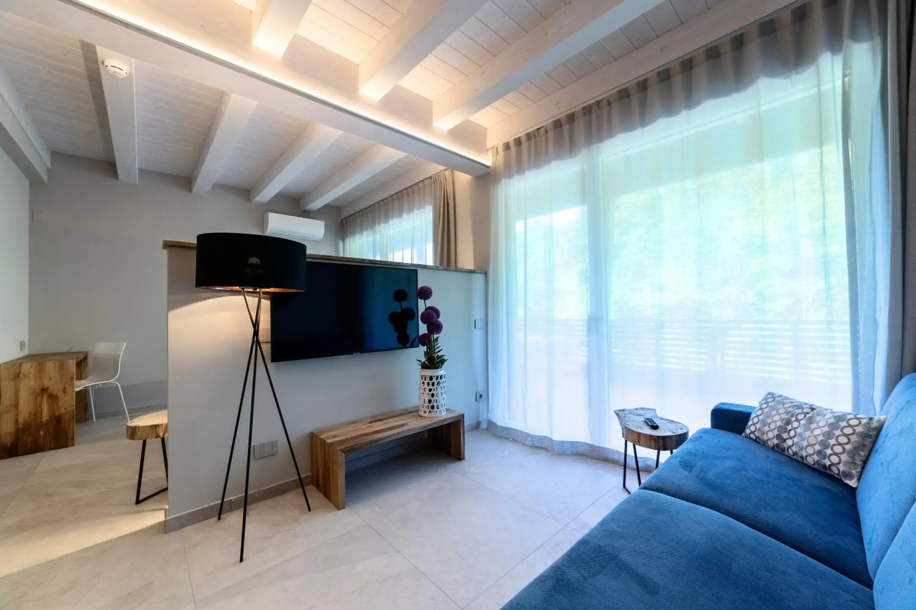 TV and multimedia, TV/Entertainment Center in Lamasu RioVerde - Lago di Garda