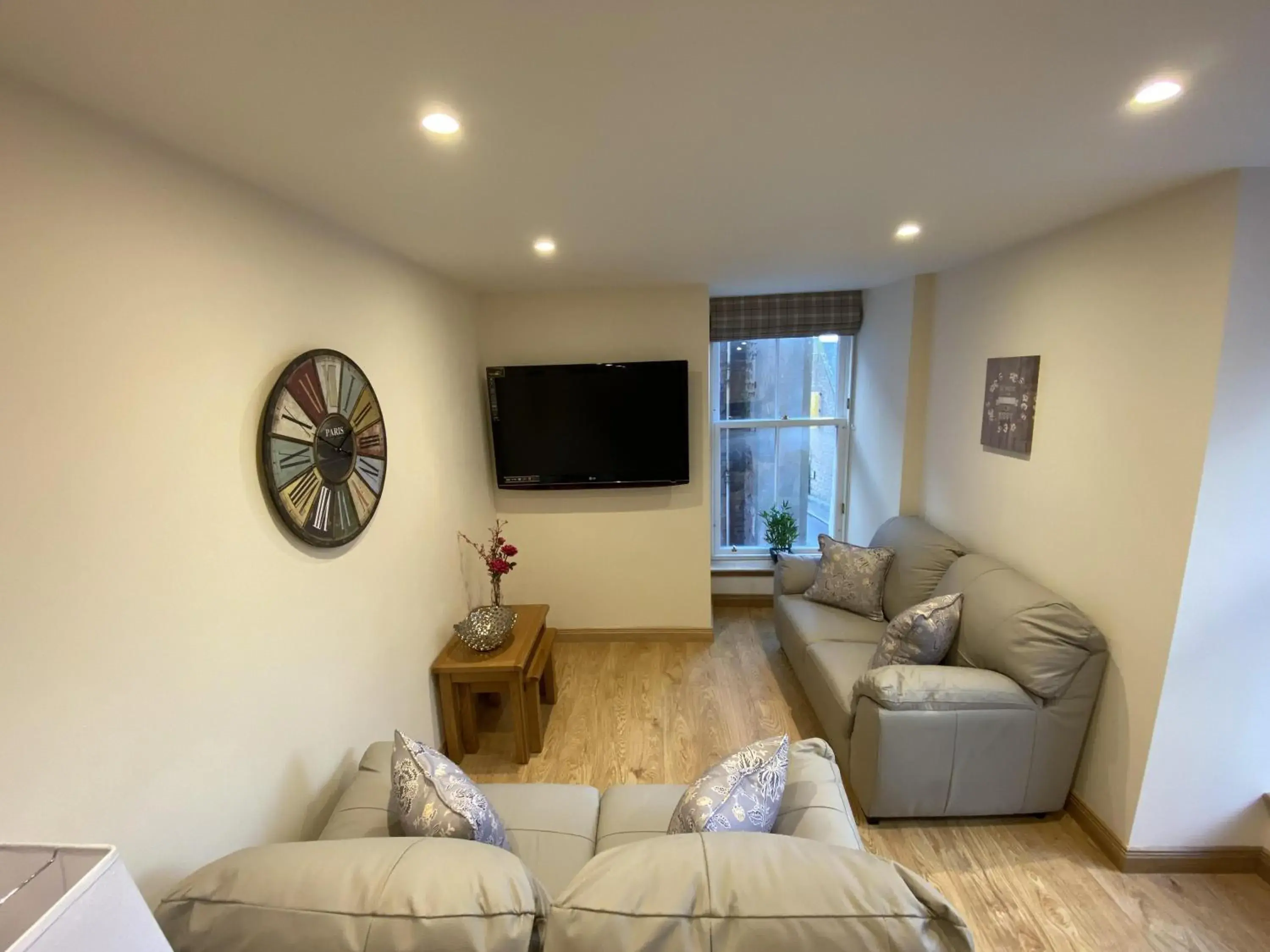 Bedroom, Seating Area in Waverley Inn Apartments