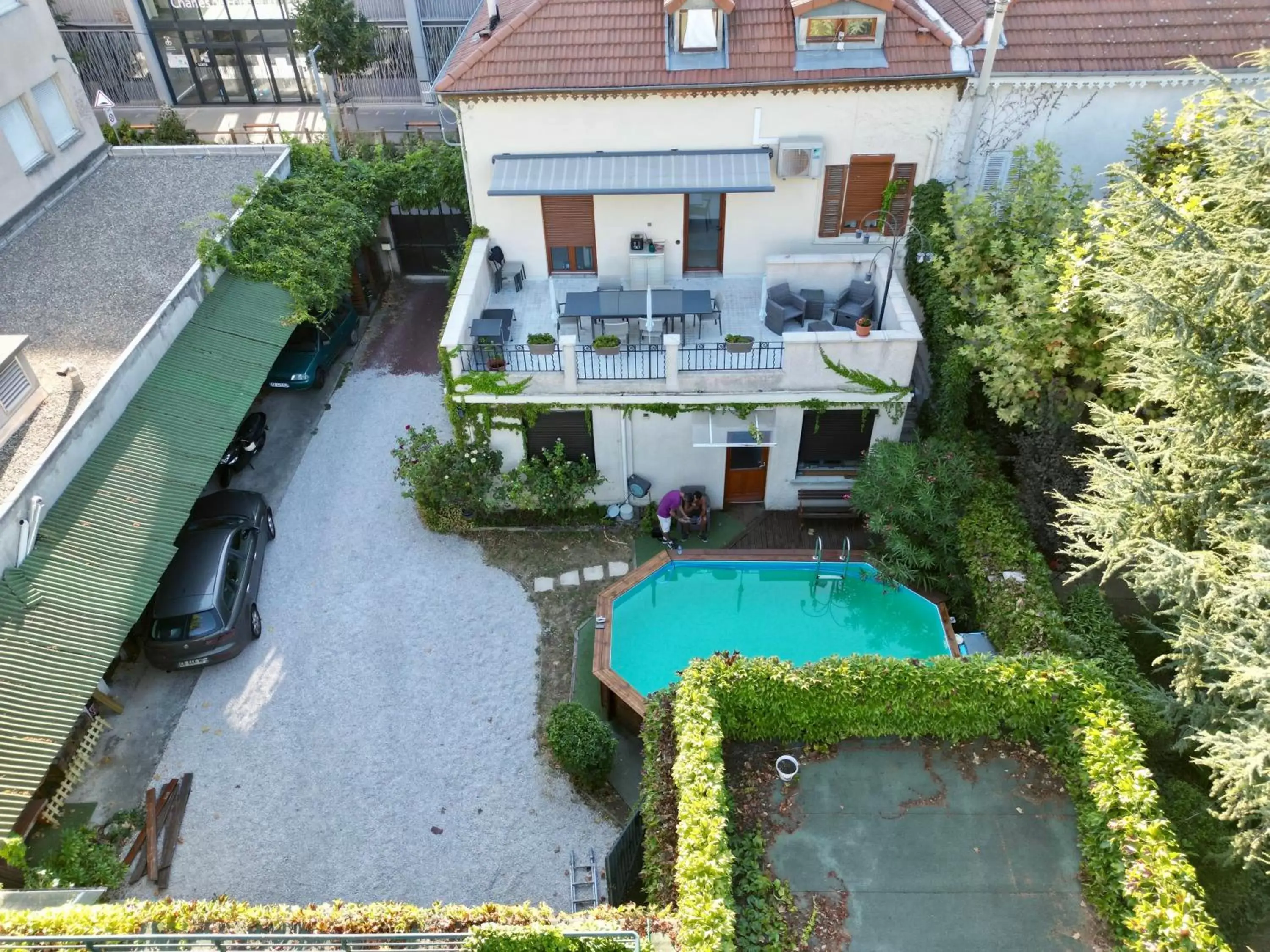 Pool View in B&B "Clos Feuillat"