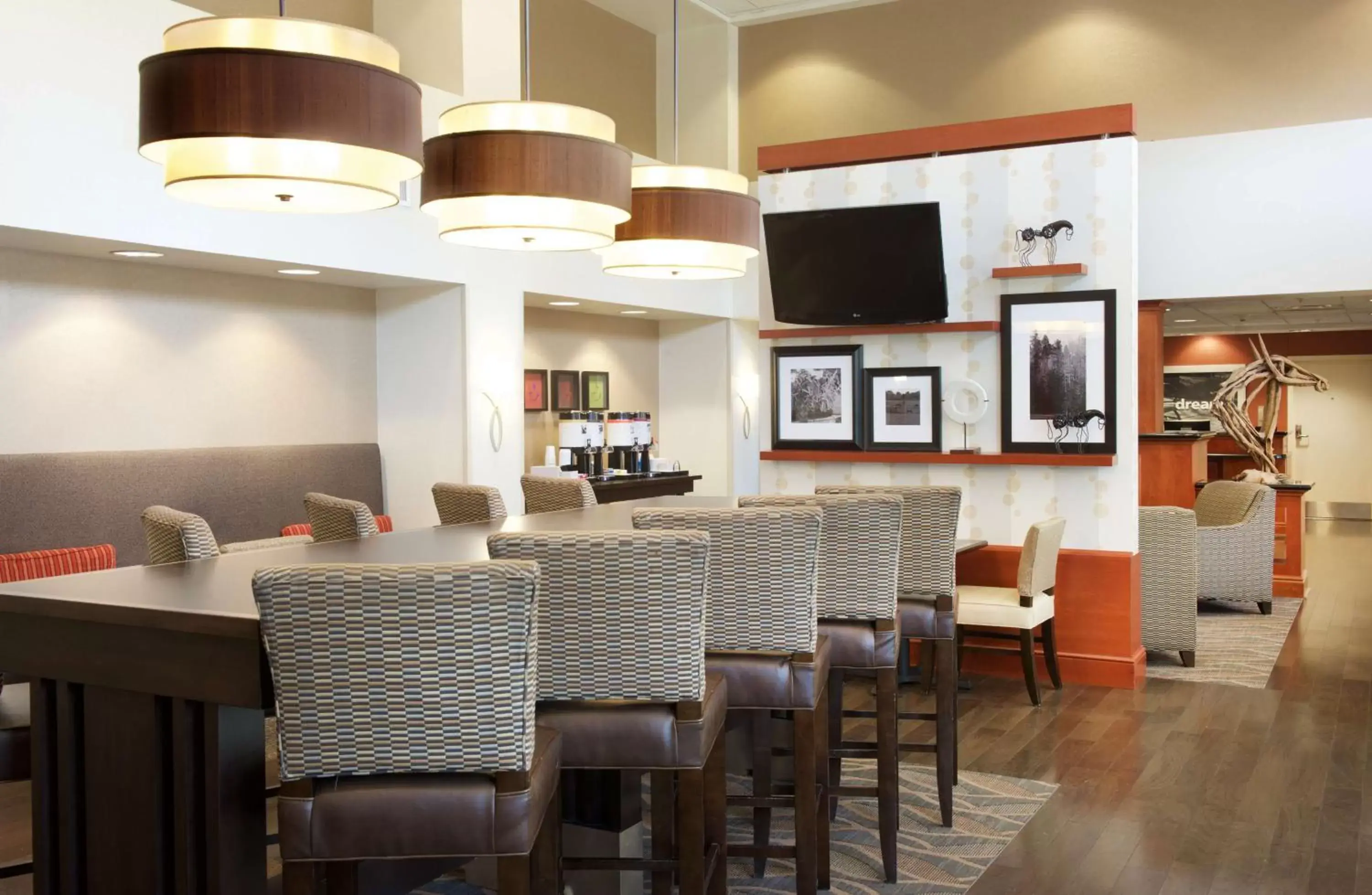 Lobby or reception, Restaurant/Places to Eat in Hampton Inn & Suites Pittsburgh-Meadow Lands