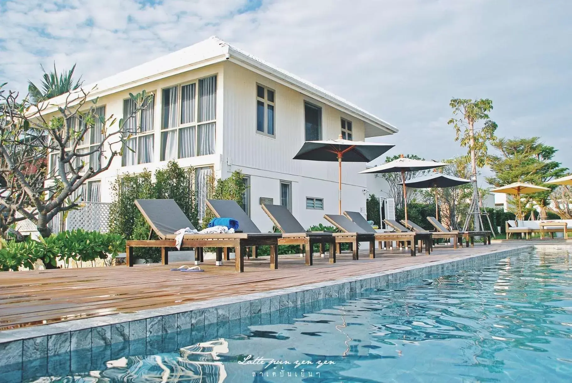 Property Building in De Chaochom Hua Hin