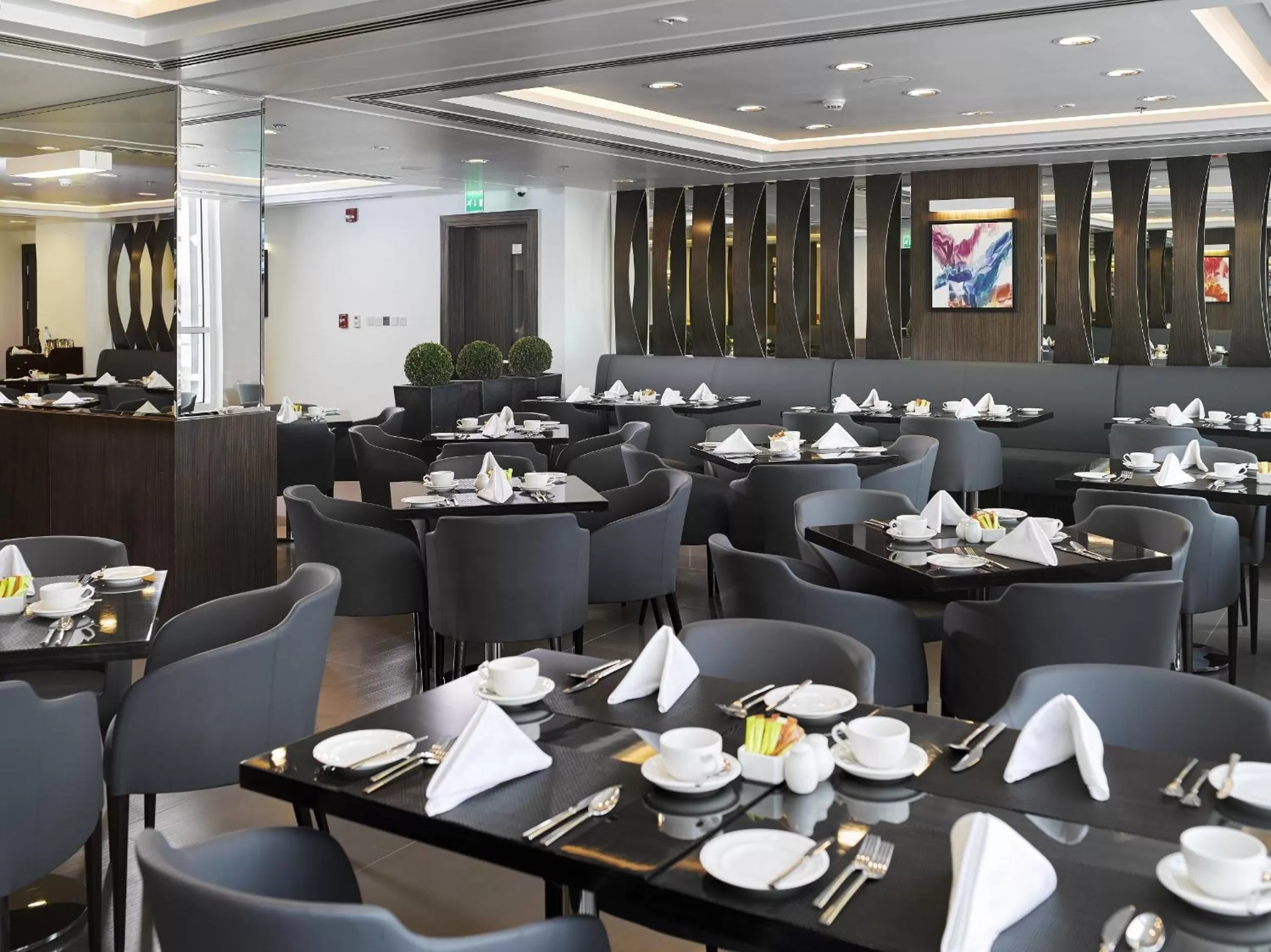Restaurant/places to eat in S Hotel Bahrain