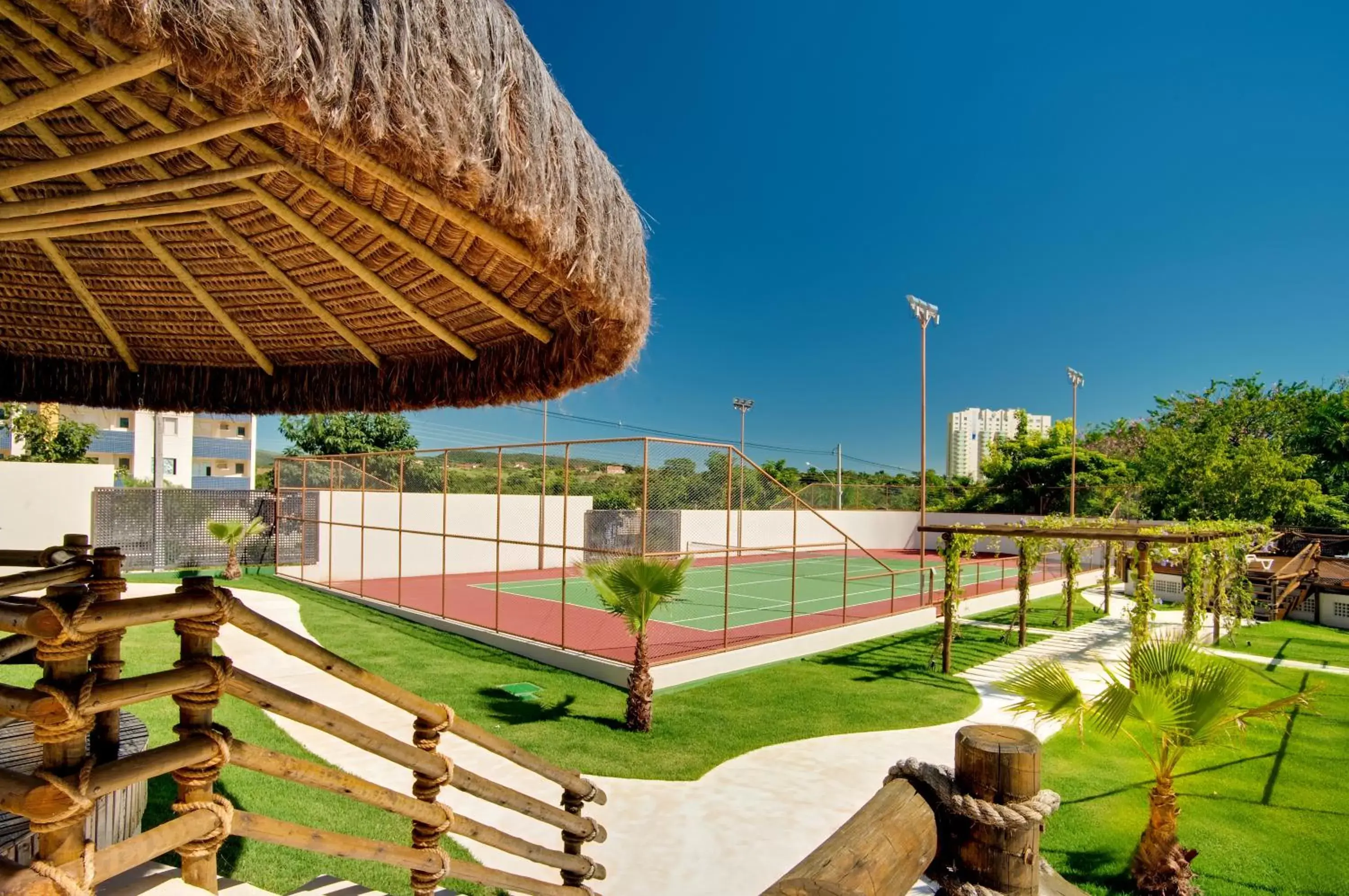 Tennis court in Best Western Suites Le Jardin Caldas Novas