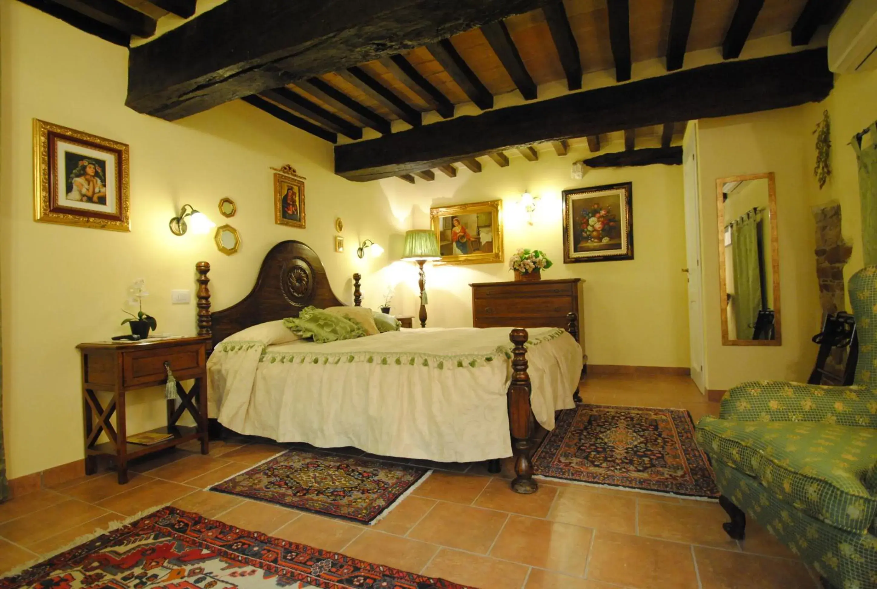 Photo of the whole room, Bed in Torre Sangiovanni Albergo e Ristorante