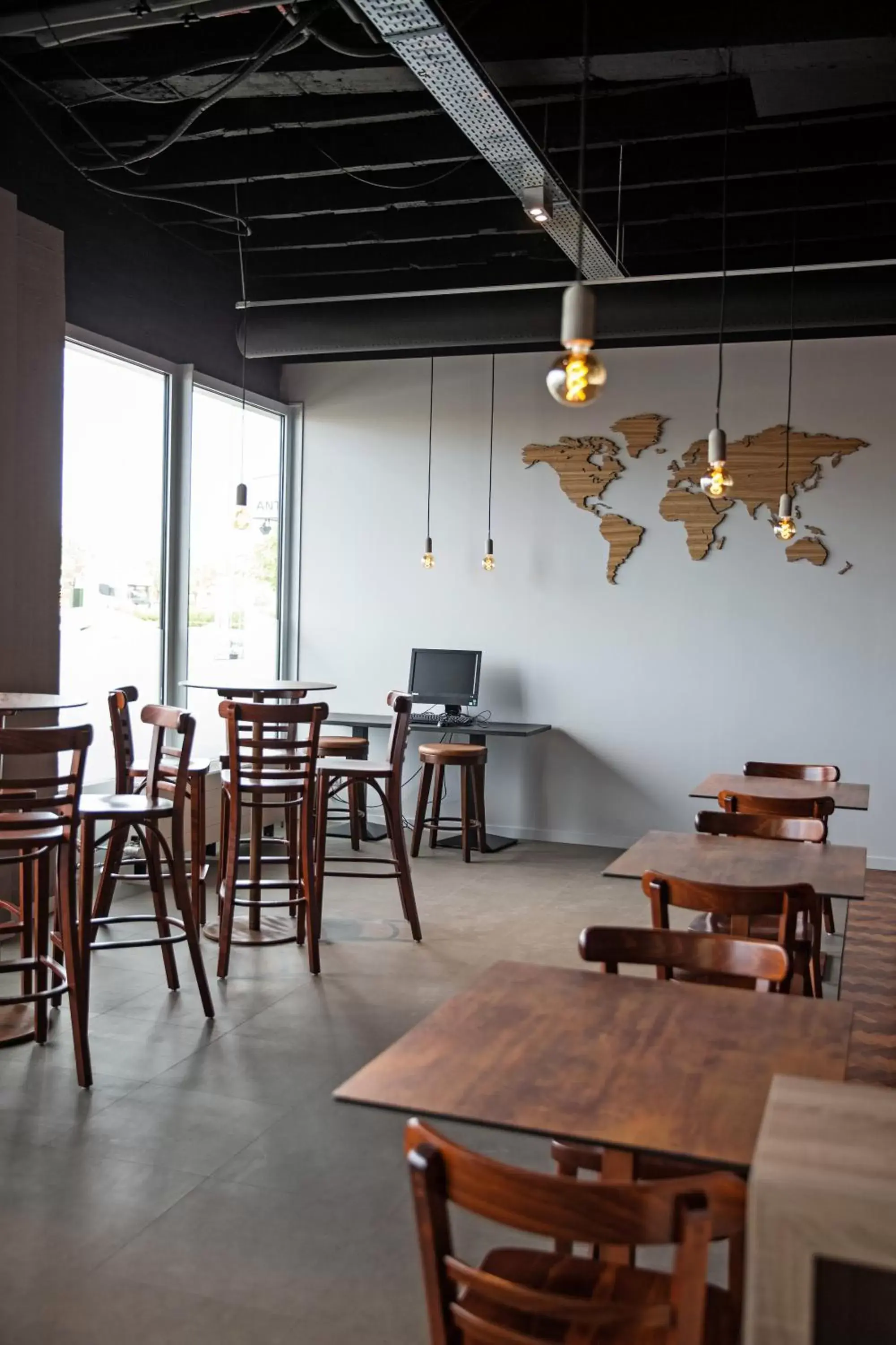 Seating area, Restaurant/Places to Eat in Antwerp Harbour Hotel