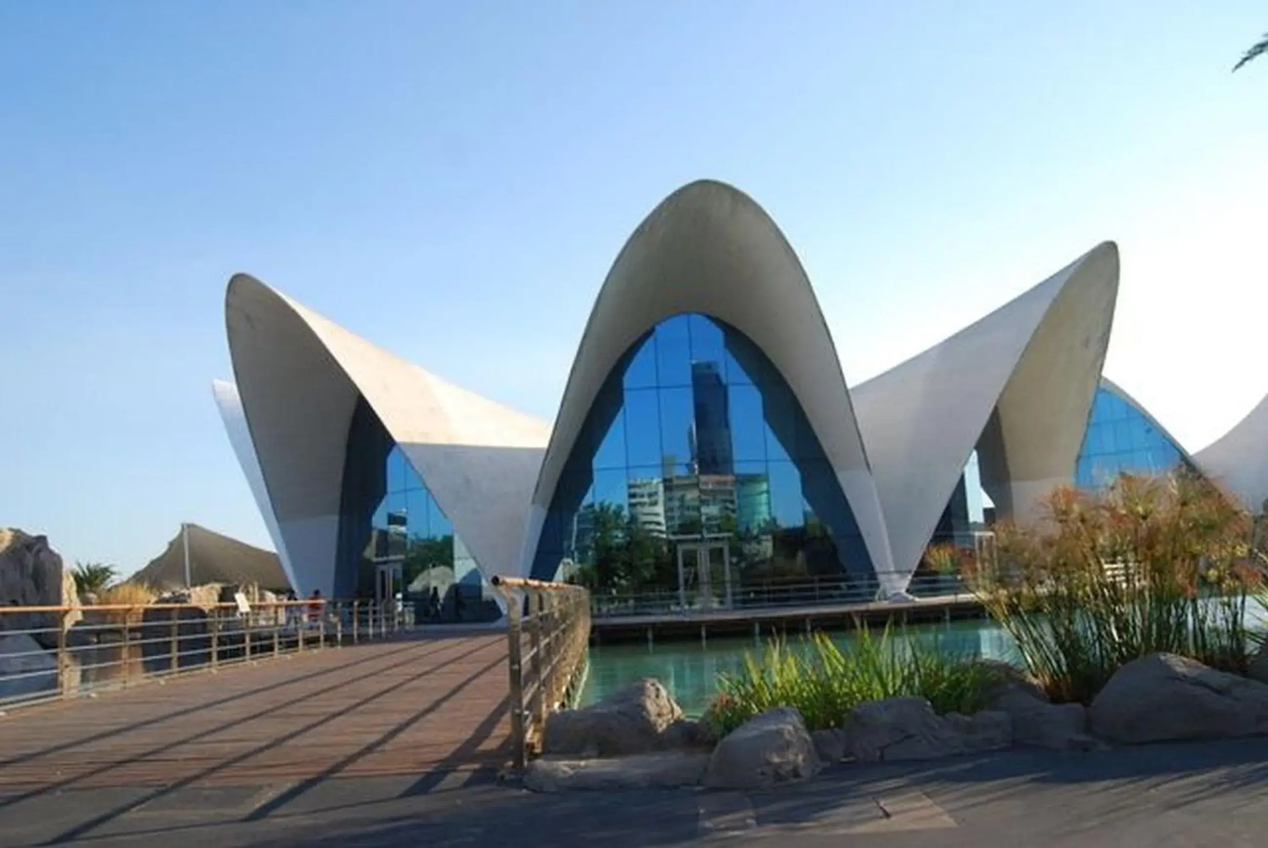 Nearby landmark, Property Building in Rooms Ciencias