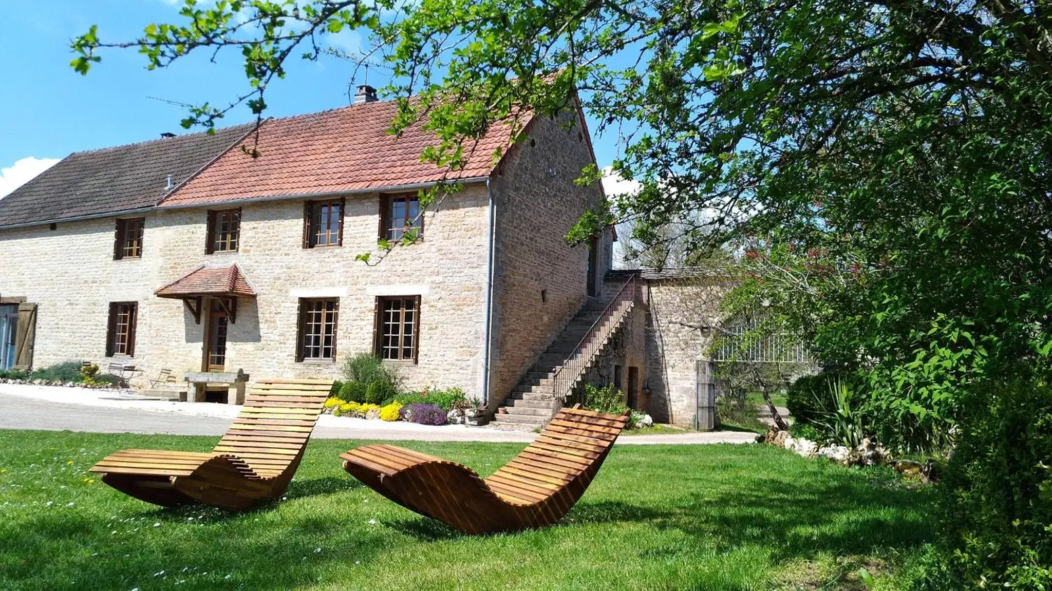 Garden, Property Building in Jardin des Sens, la Rente d'Eguilly