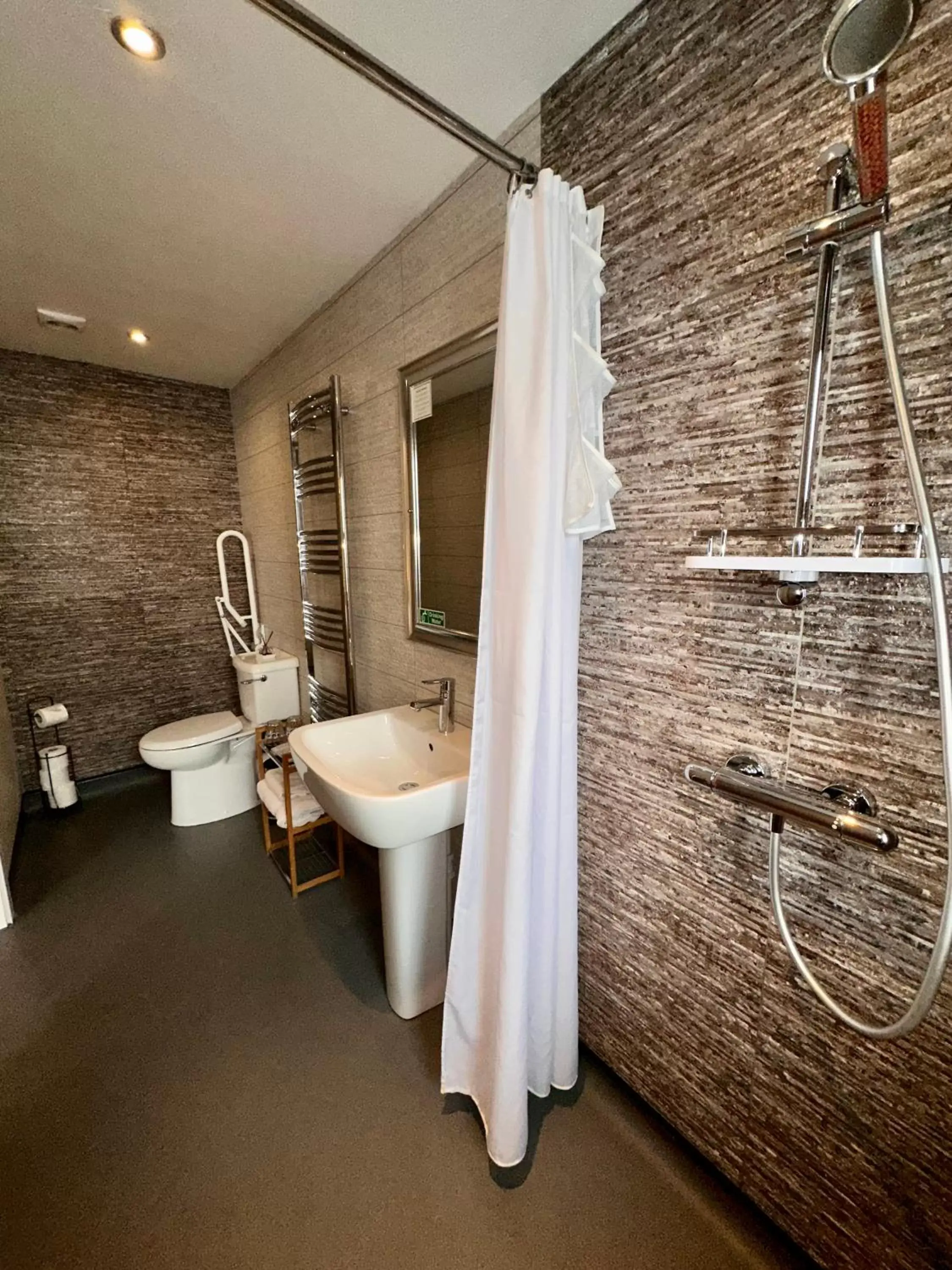 Bathroom in Spilman Hotel