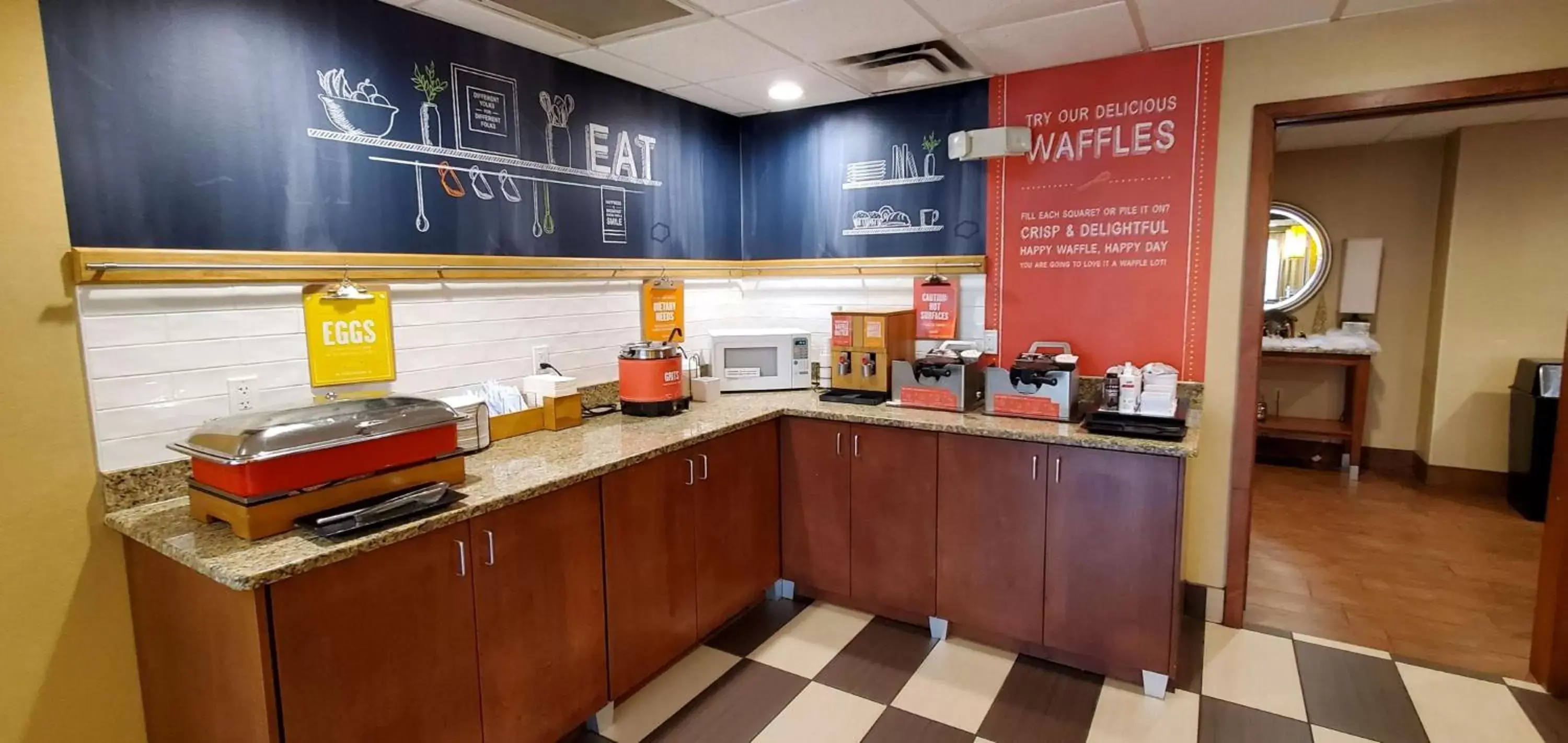 Breakfast, Kitchen/Kitchenette in Hampton Inn - Hillsville