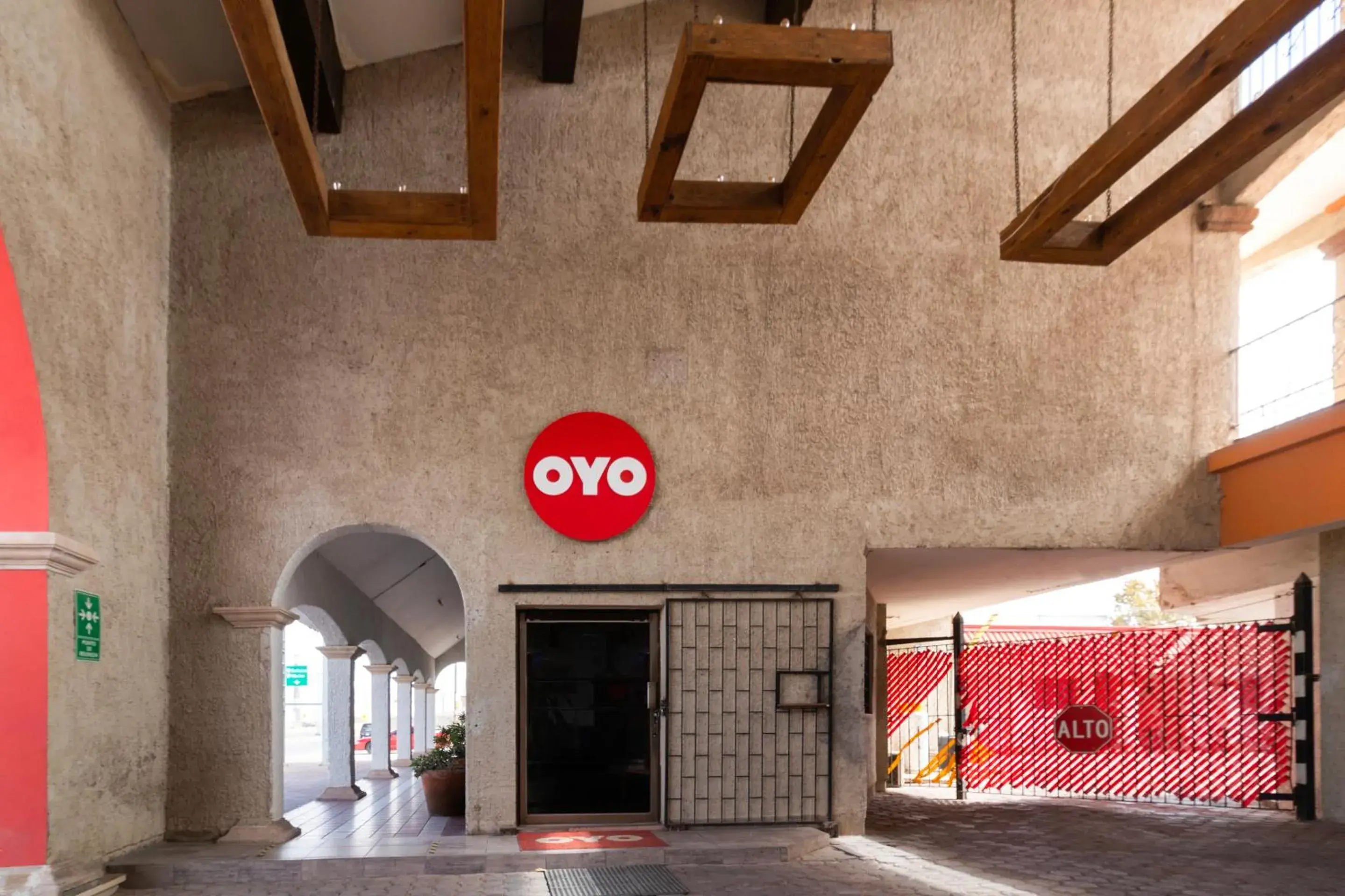 Facade/entrance in OYO Hotel Real Del Sur, Estadio Chihuahua