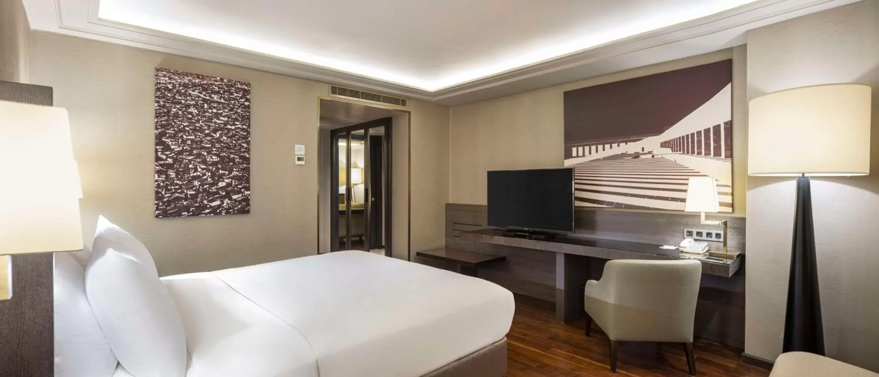 Bedroom, TV/Entertainment Center in Ankara HiltonSA
