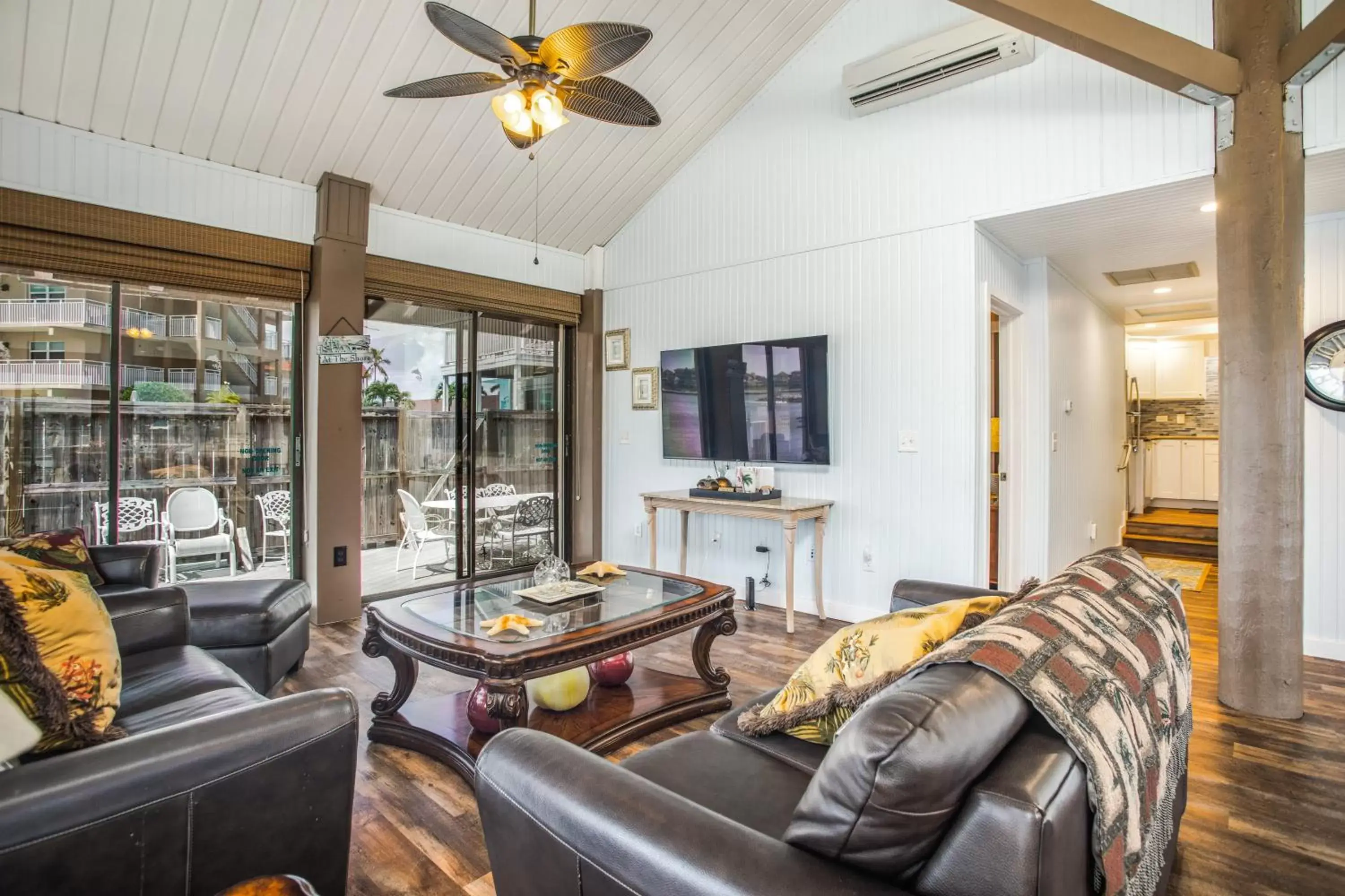 Living room, Seating Area in The BoatHouse