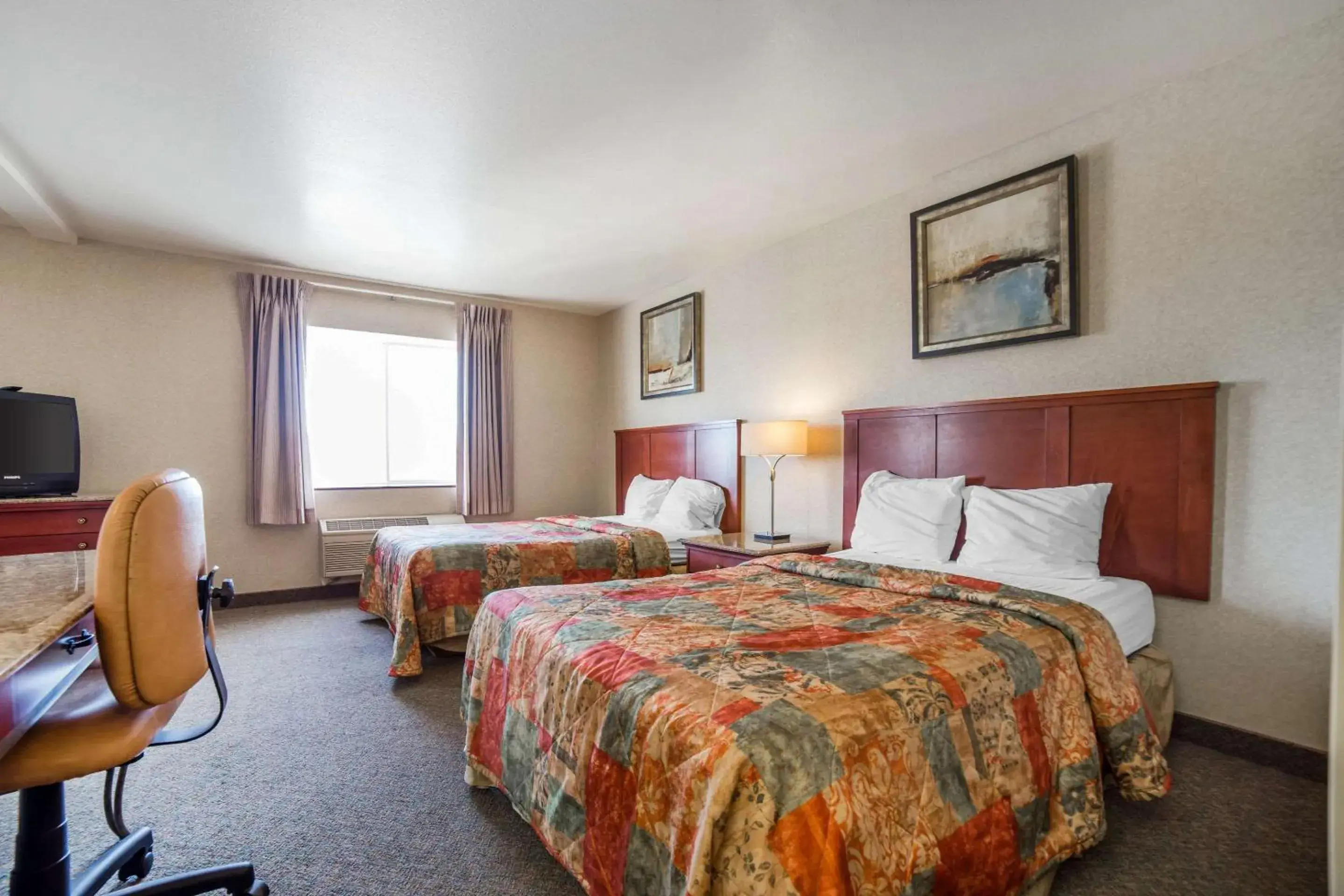 Photo of the whole room, Bed in Rodeway Inn & Suites Nampa