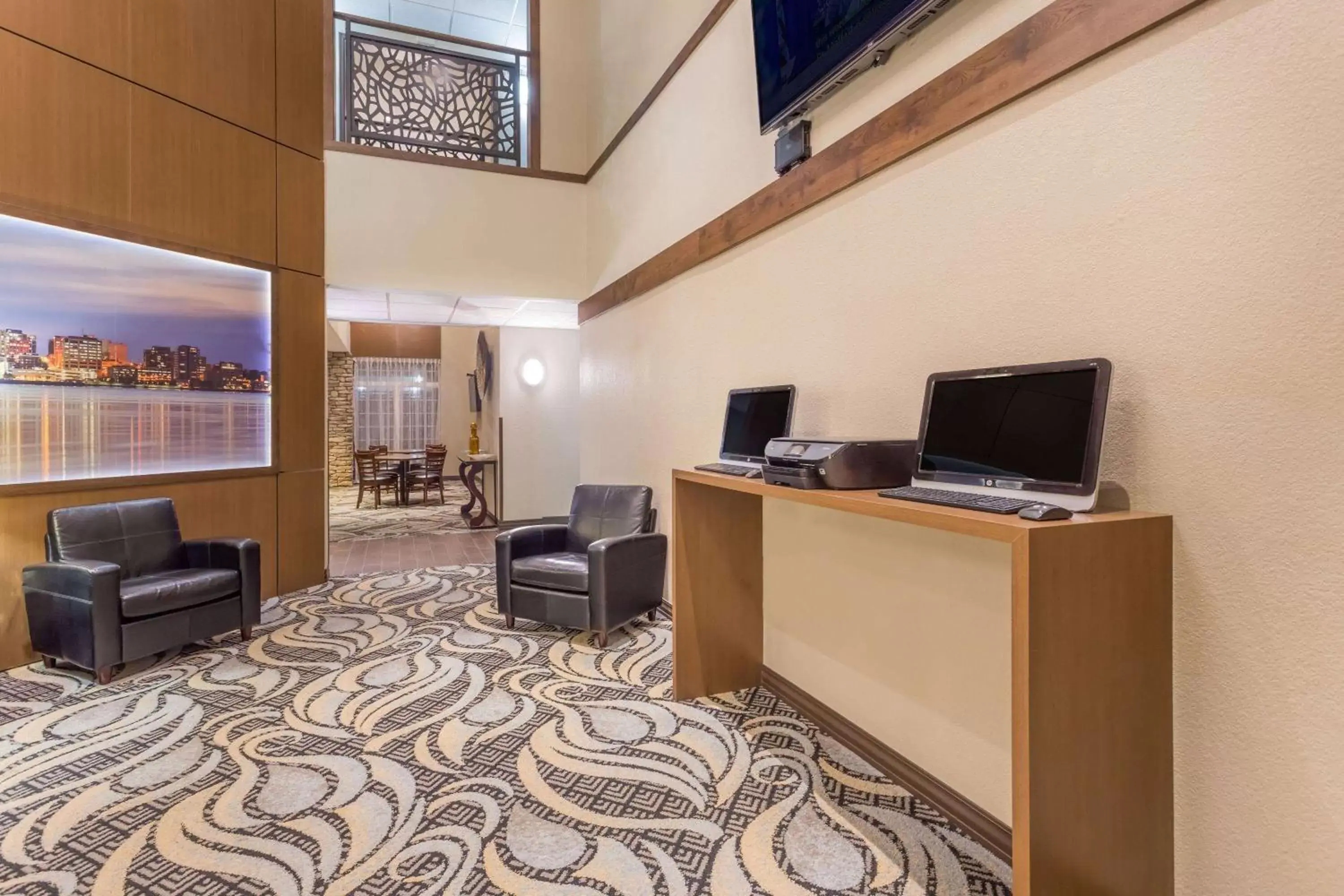 Business facilities, TV/Entertainment Center in Wyndham Garden Madison Fitchburg