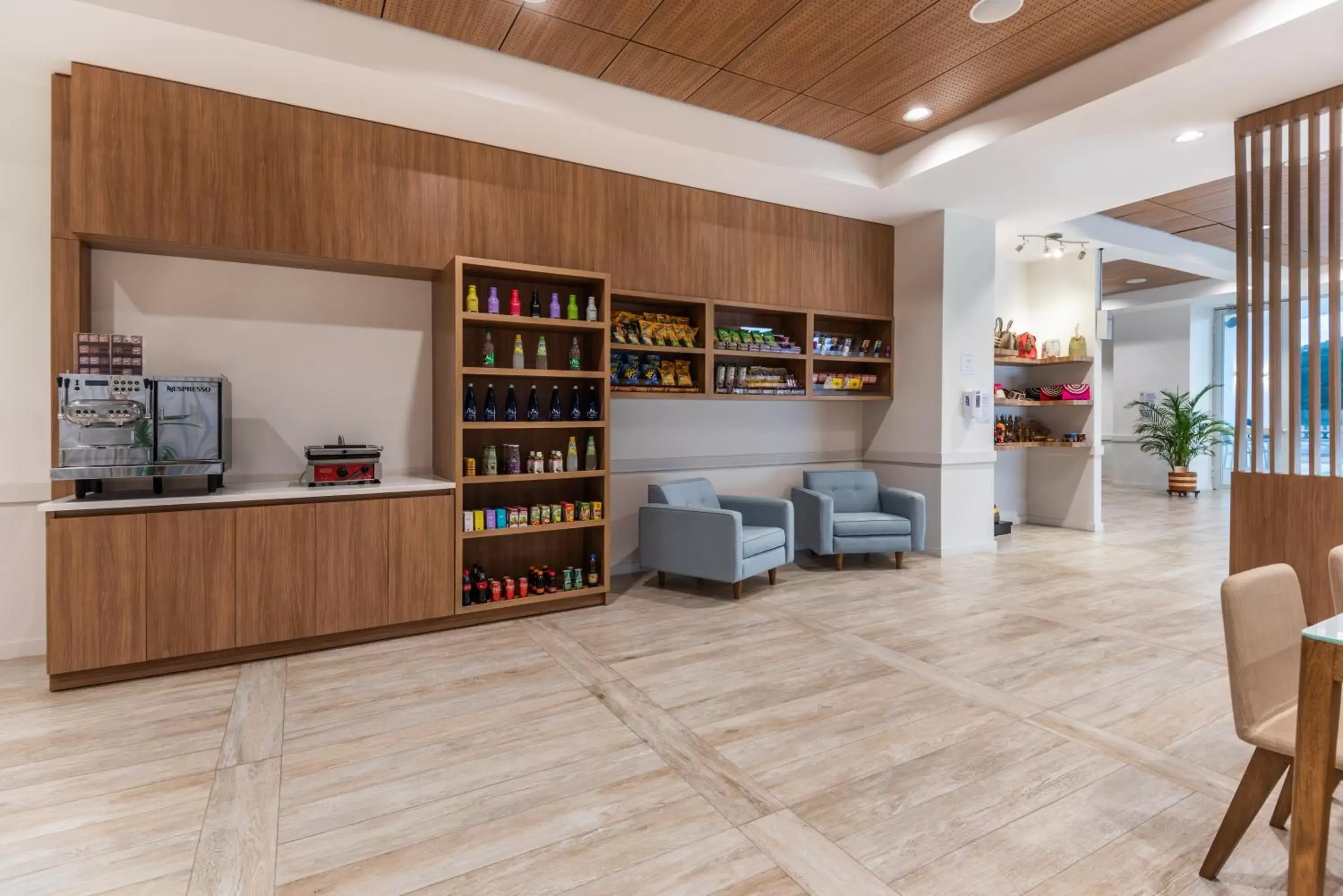 On-site shops, Lobby/Reception in Holiday Inn Express Cartagena Manga, an IHG Hotel