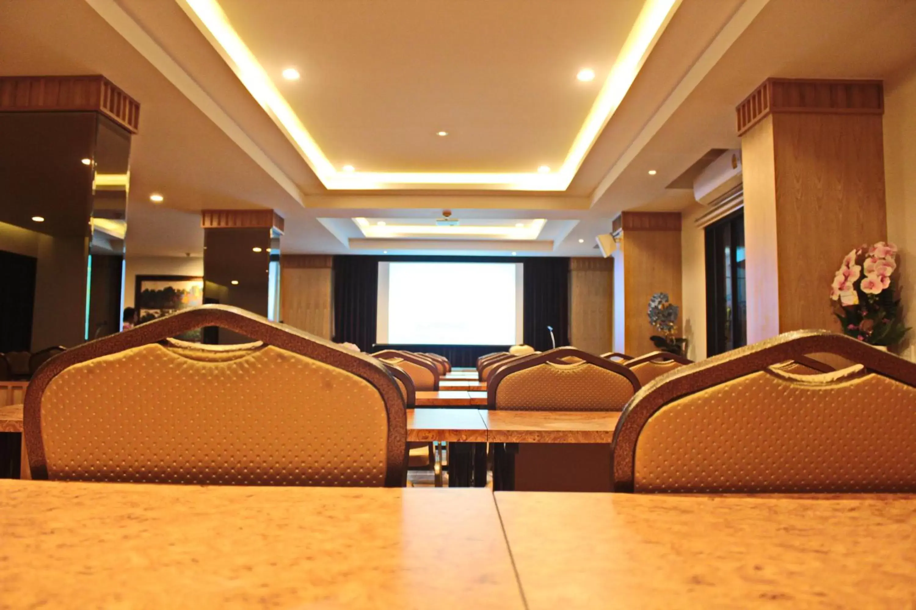 Meeting/conference room in Golden Foyer Suvarnabhumi Airport Hotel