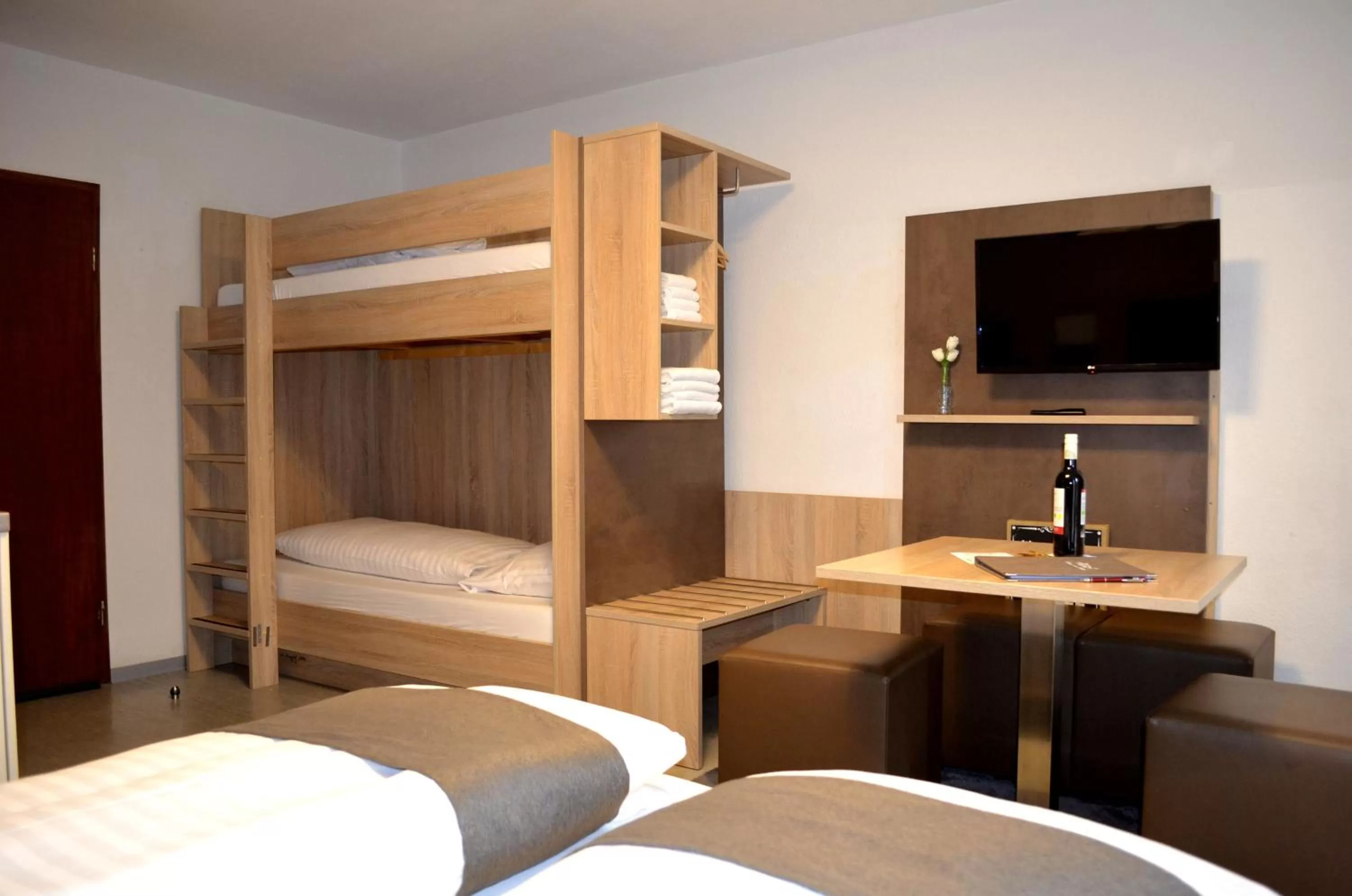 TV and multimedia, Bed in Hana Aparthotel