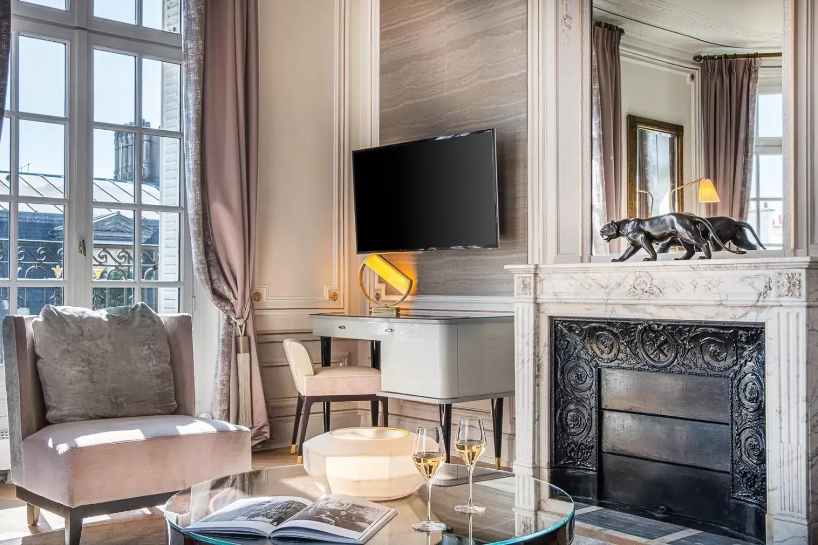 Living room, TV/Entertainment Center in Hôtel Elysia by Inwood Hotels