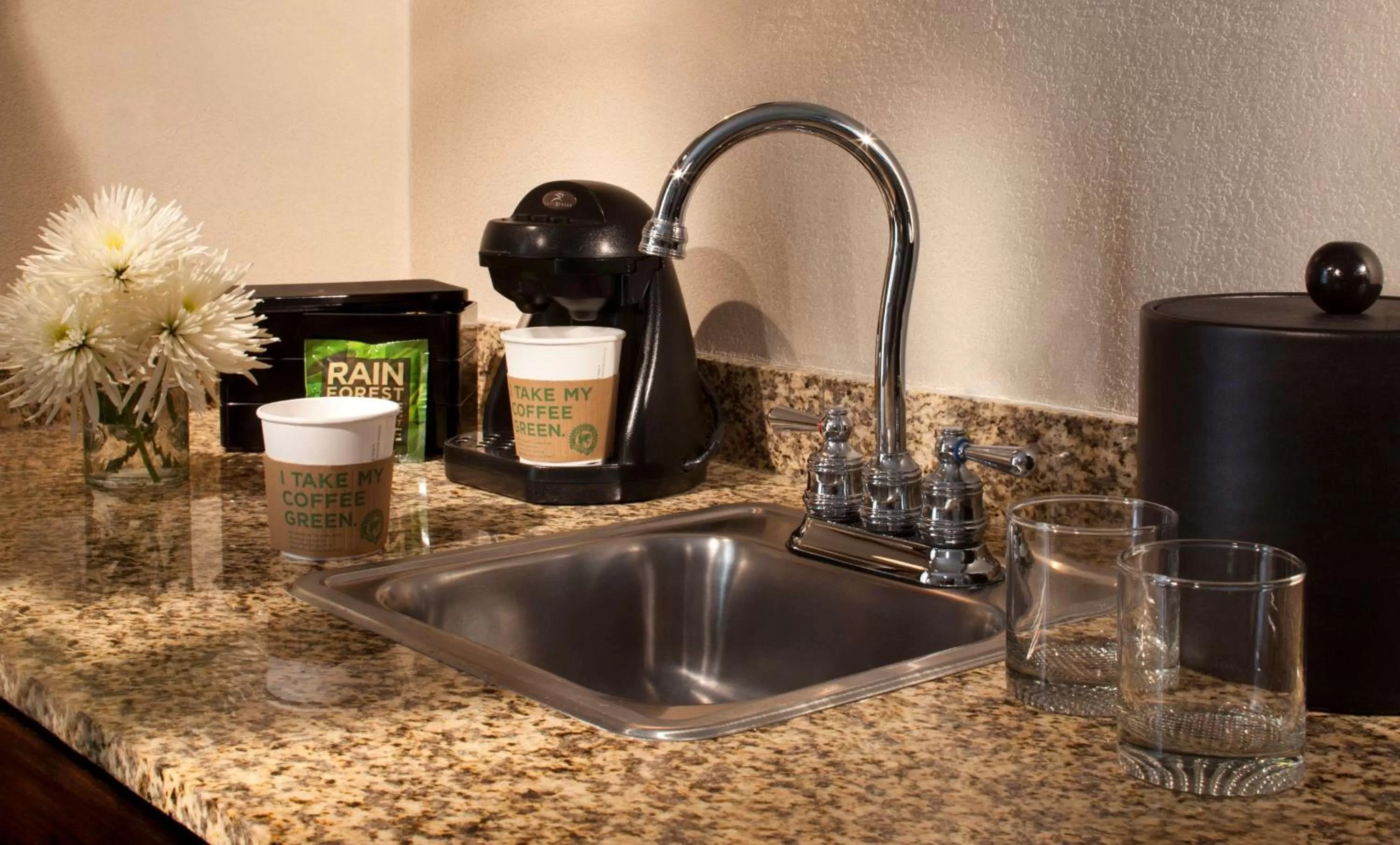 Kitchen or kitchenette in Embassy Suites by Hilton Flagstaff