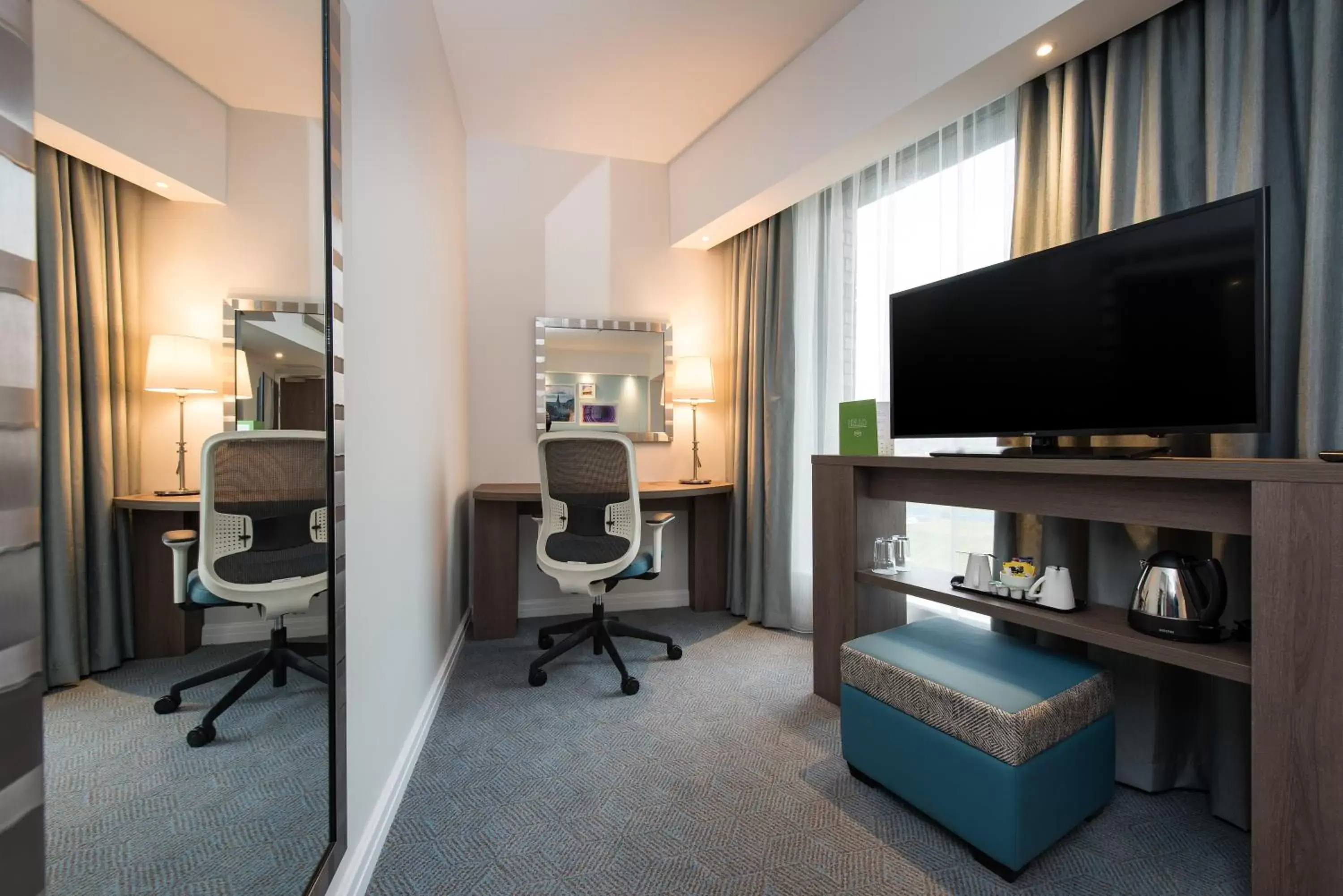 Bedroom, TV/Entertainment Center in Hampton By Hilton Edinburgh West End