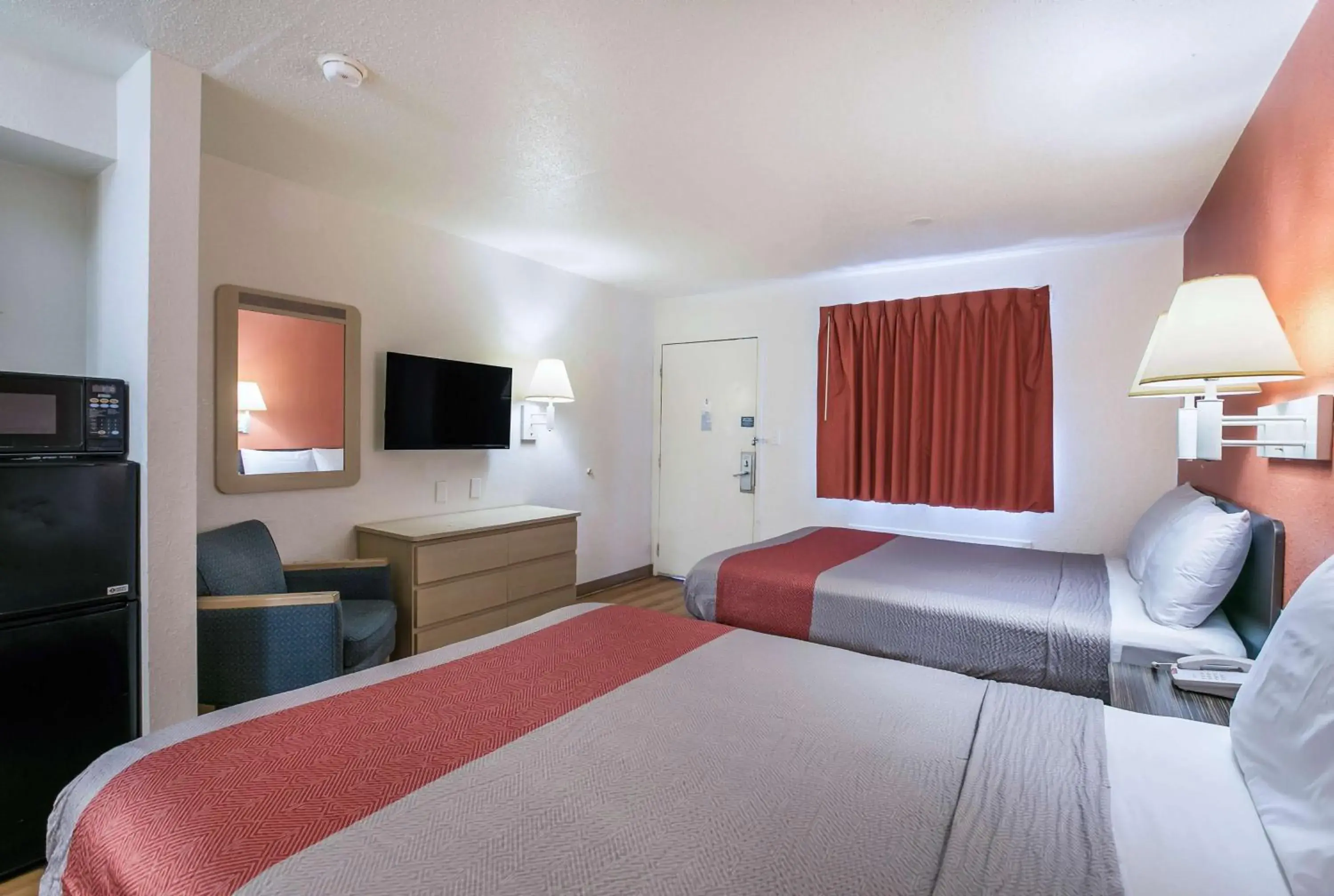 TV and multimedia, Bed in Motel 6-Dothan, AL TV and multimedia, Bed in Motel 6-Dothan, AL