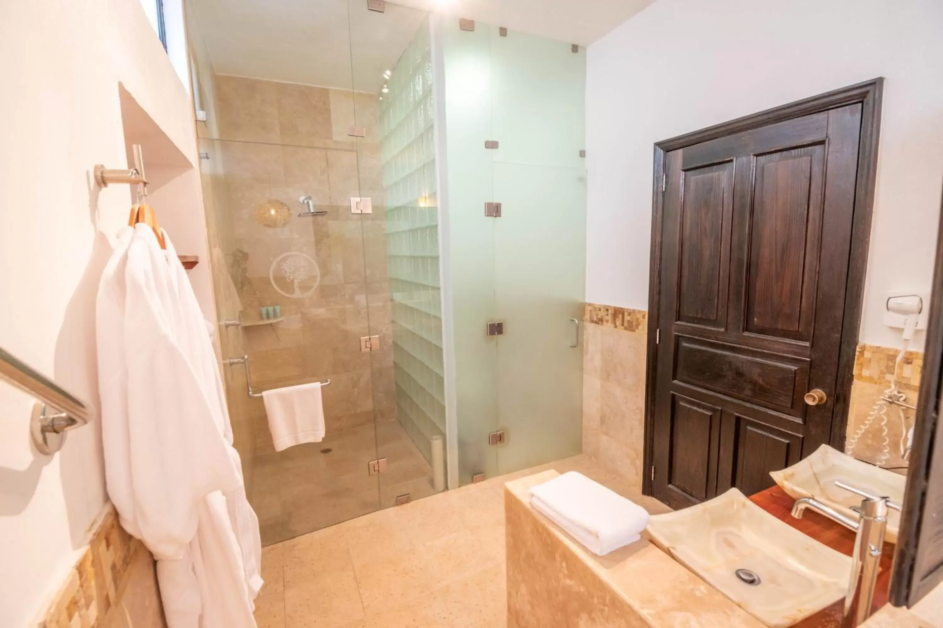 Shower, Bathroom in Quinta Las Acacias Hotel Boutique