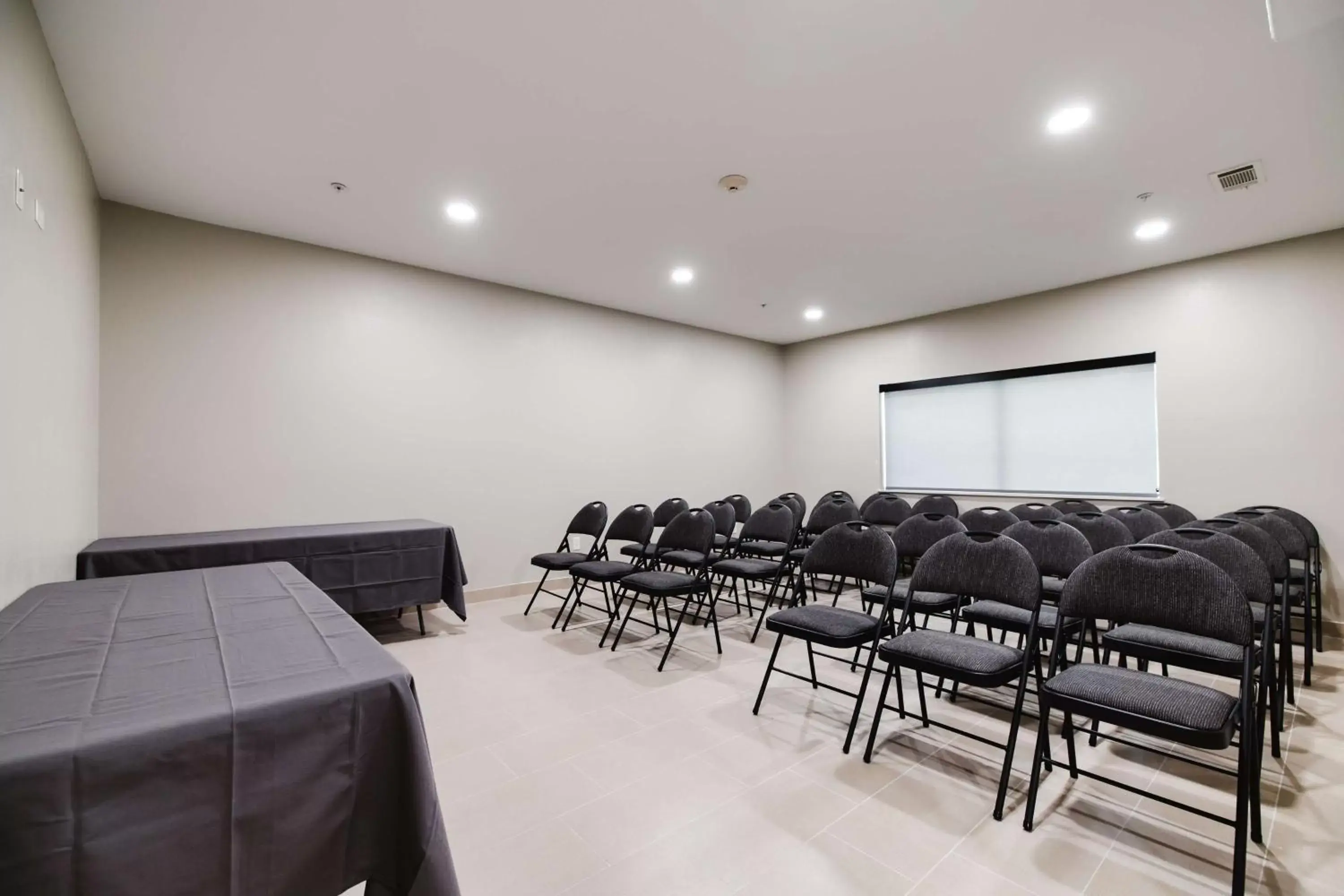 Meeting/conference room in SureStay Studio by Best Western Conroe Downtown
