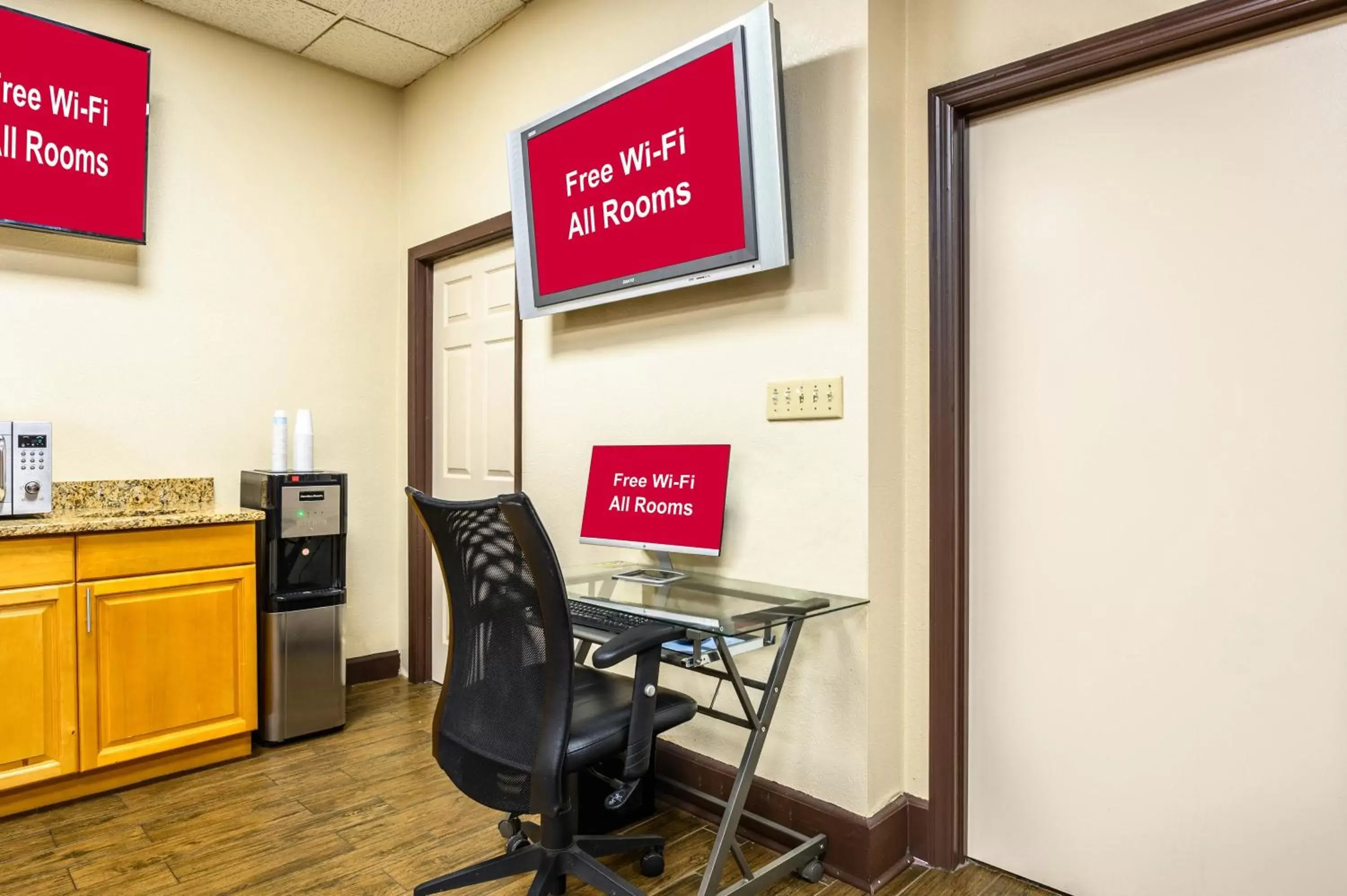 Business facilities in Red Roof Inn Sylacauga