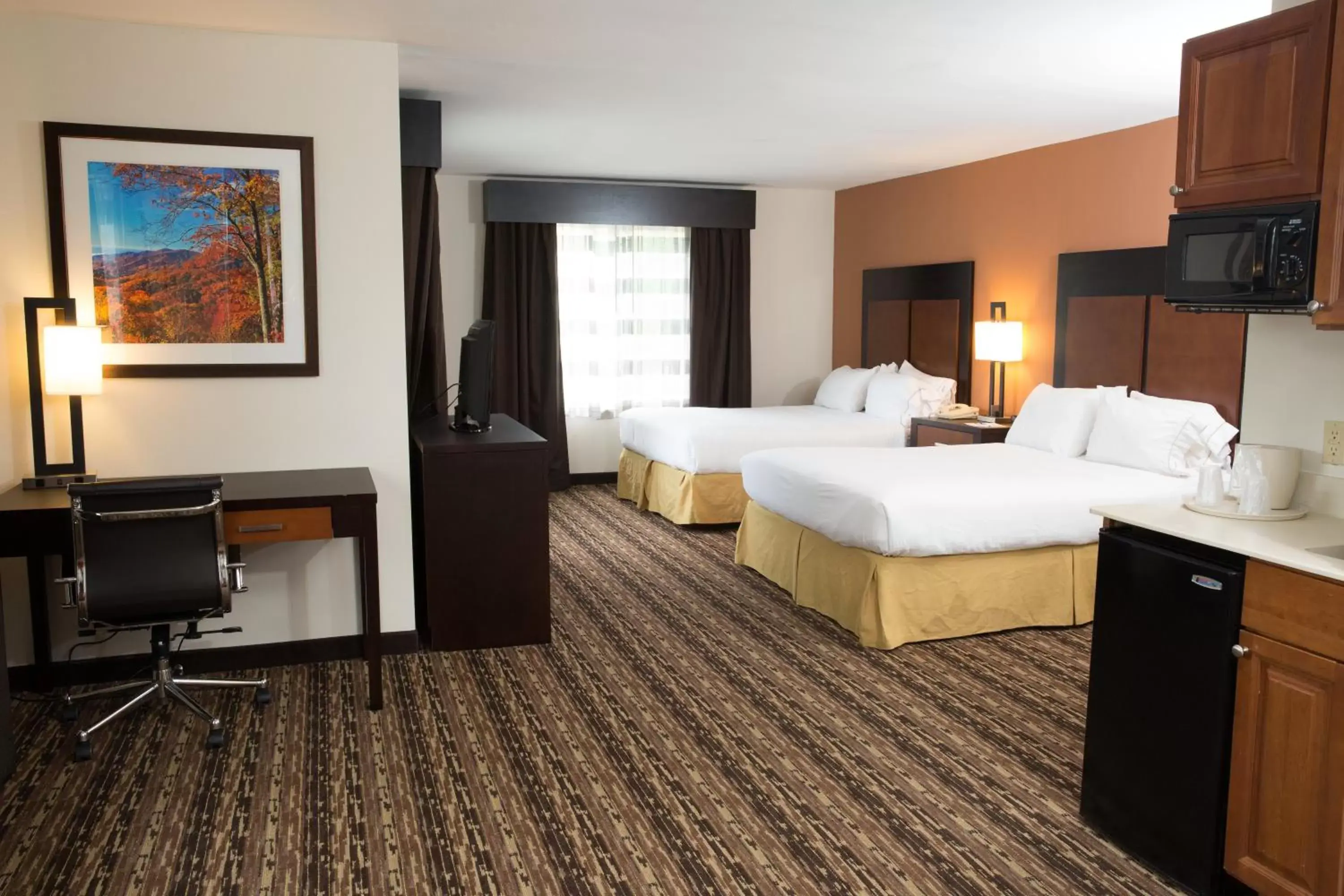 Photo of the whole room, Bed in Holiday Inn Express Hotel & Suites Cherokee-Casino, an IHG Hotel