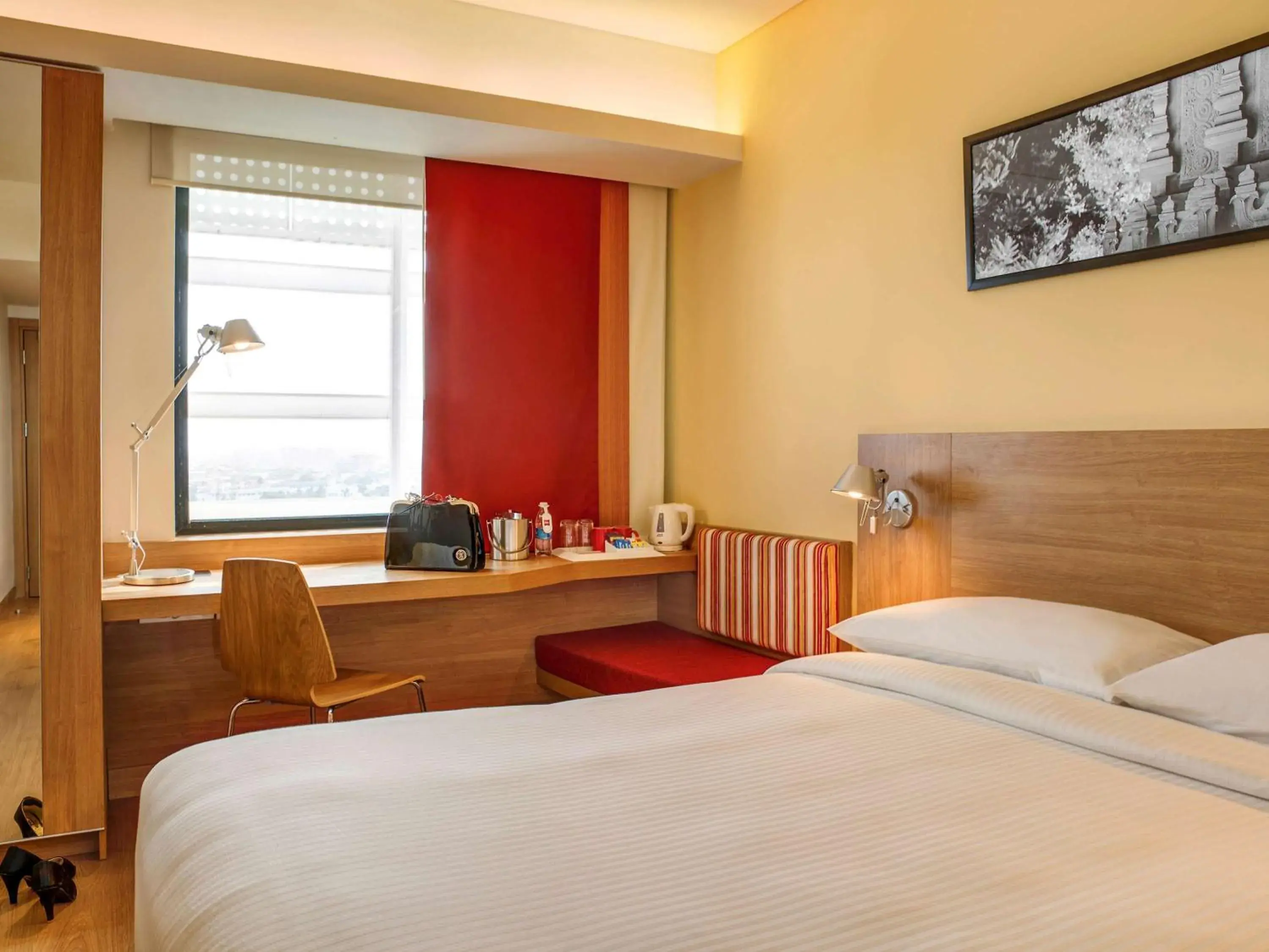 Photo of the whole room, Bed in ibis Chennai City Centre- An AccorHotels Brand