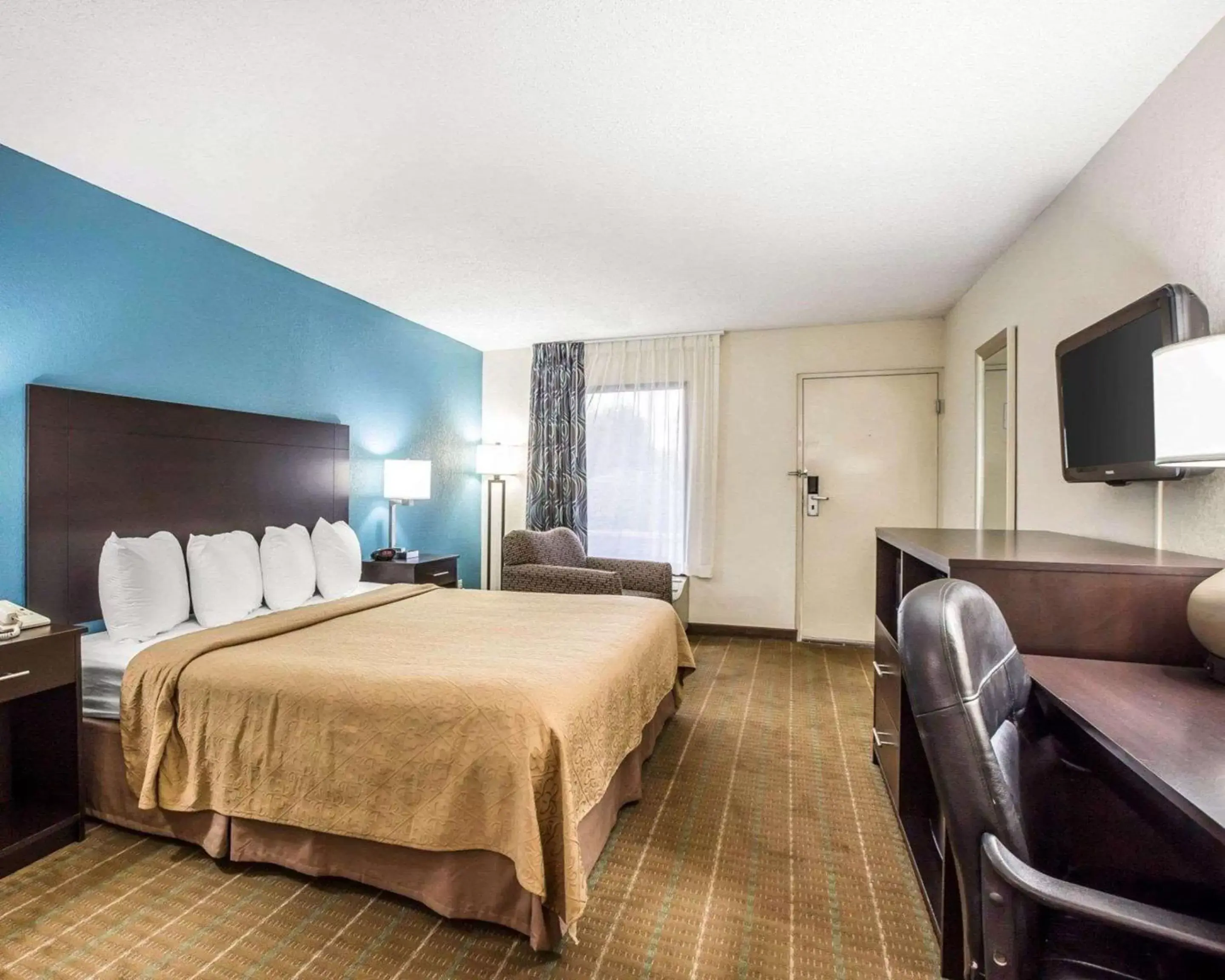 Photo of the whole room, Bed in Quality Inn Macon West Photo of the whole room, Bed in Quality Inn Macon West