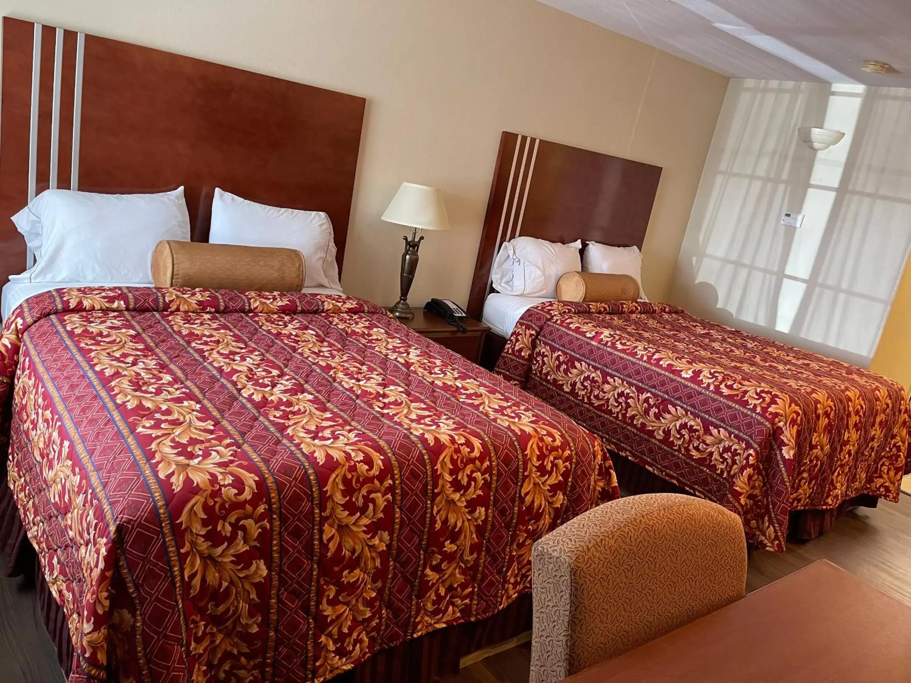 Bed in Riviera Inn and Suites