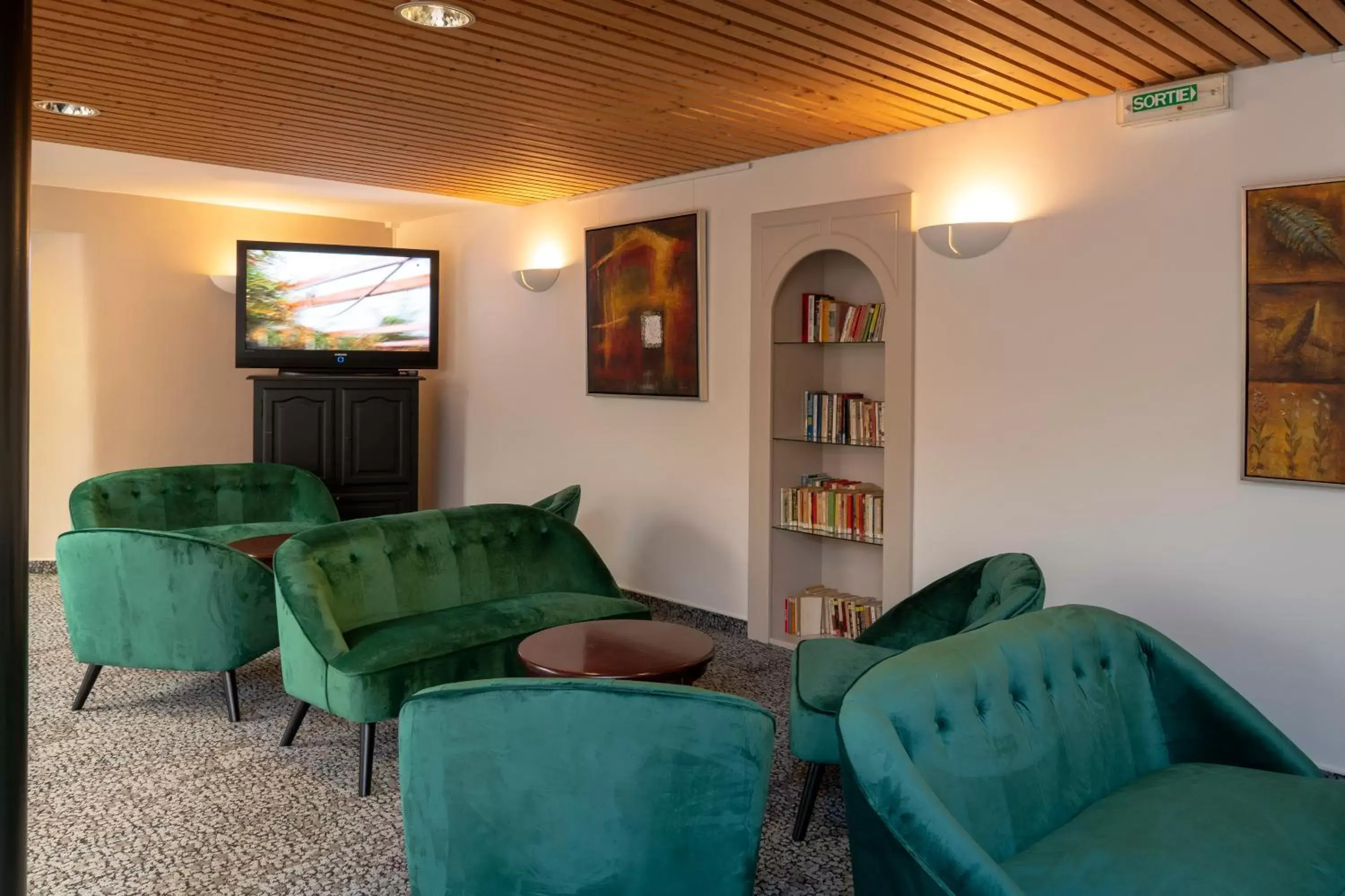 Lounge or bar, Seating Area in Hotel Majestic Alsace - Strasbourg Nord