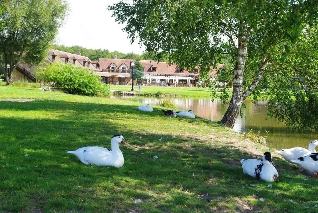 Garden, Other Animals in L'Oree des Chenes, The Originals Relais (Relais du Silence)