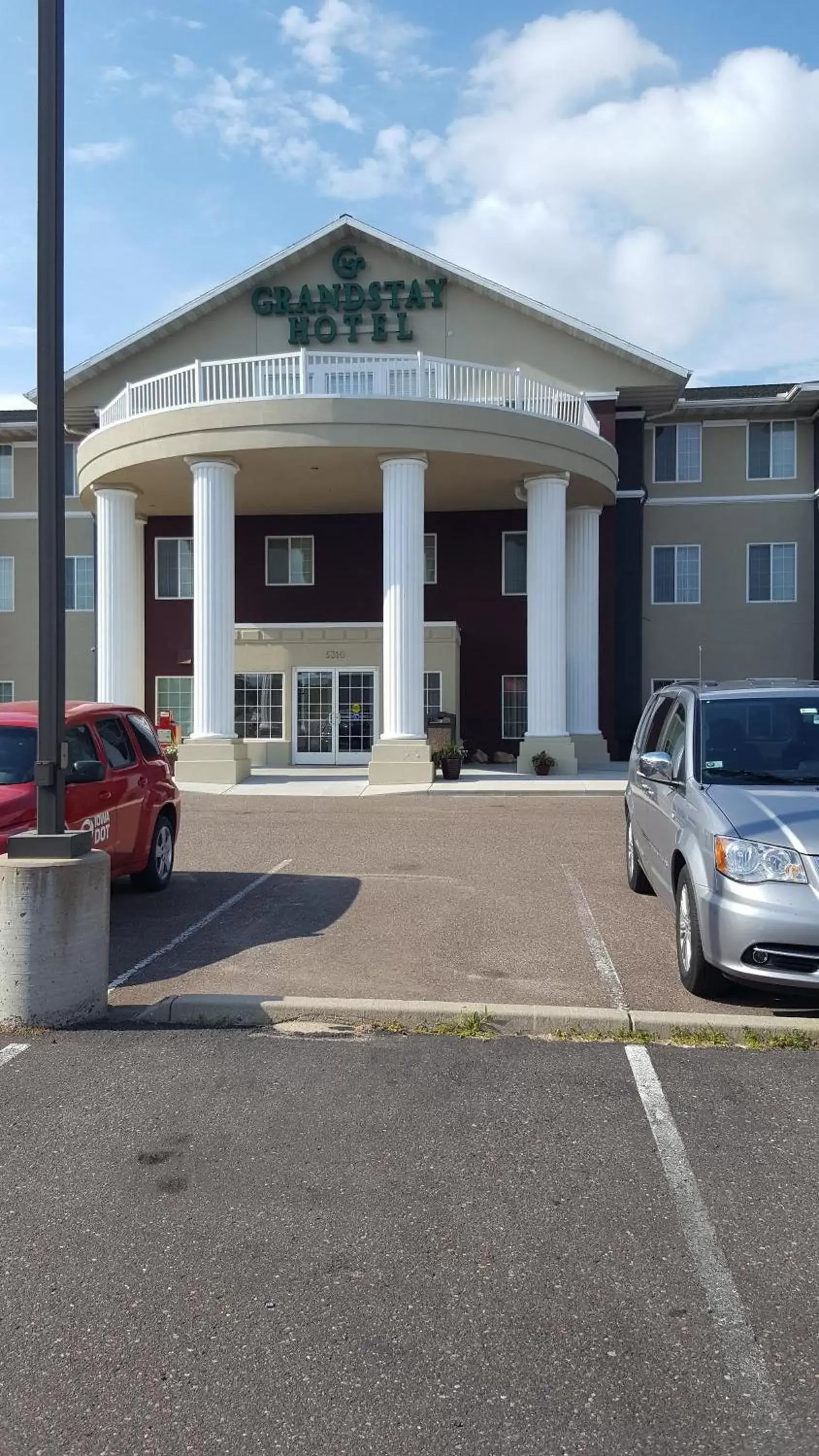 Property Building in GrandStay Residential Suites Hotel - Eau Claire