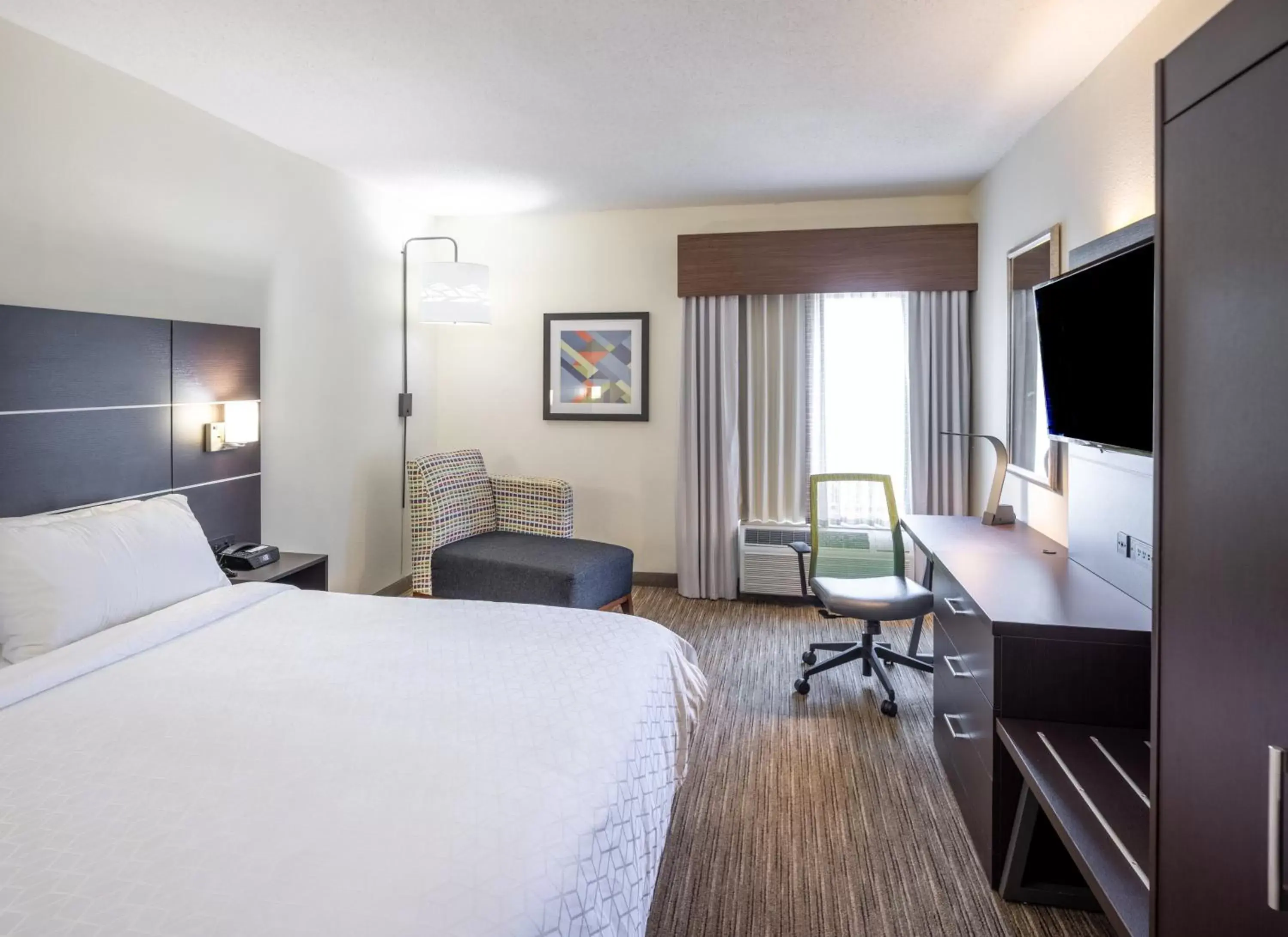 Photo of the whole room, Bed in Holiday Inn Express Hotel & Suites Fort Payne, an IHG Hotel