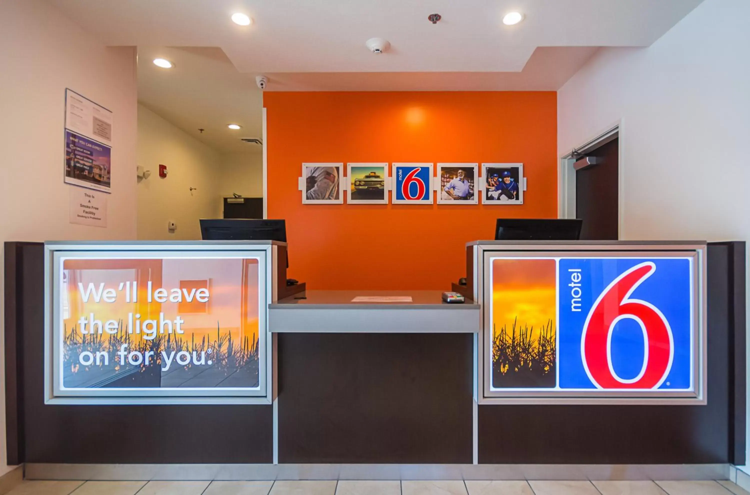 Lobby or reception in Motel 6-South Bend, IN - Mishawaka Lobby or reception in Motel 6-South Bend, IN - Mishawaka