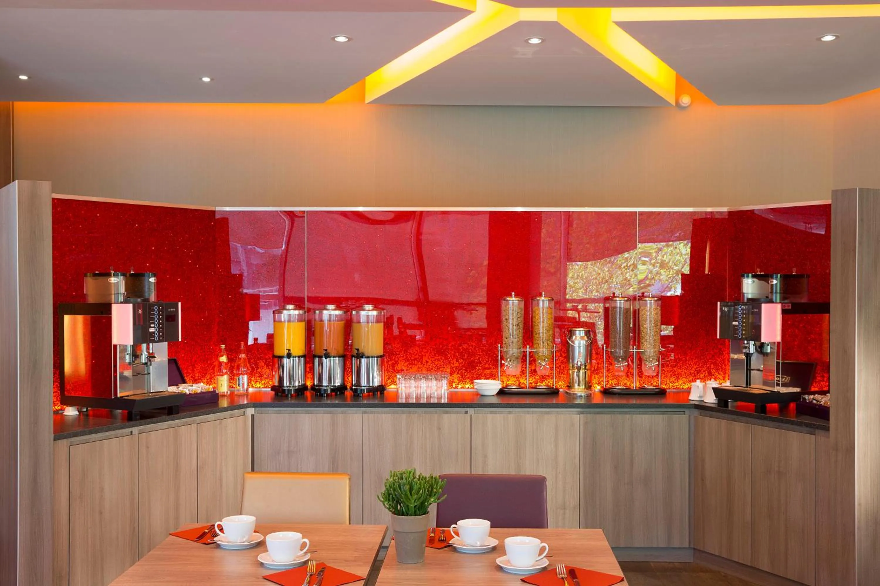 Restaurant/places to eat in Oceania Clermont Ferrand