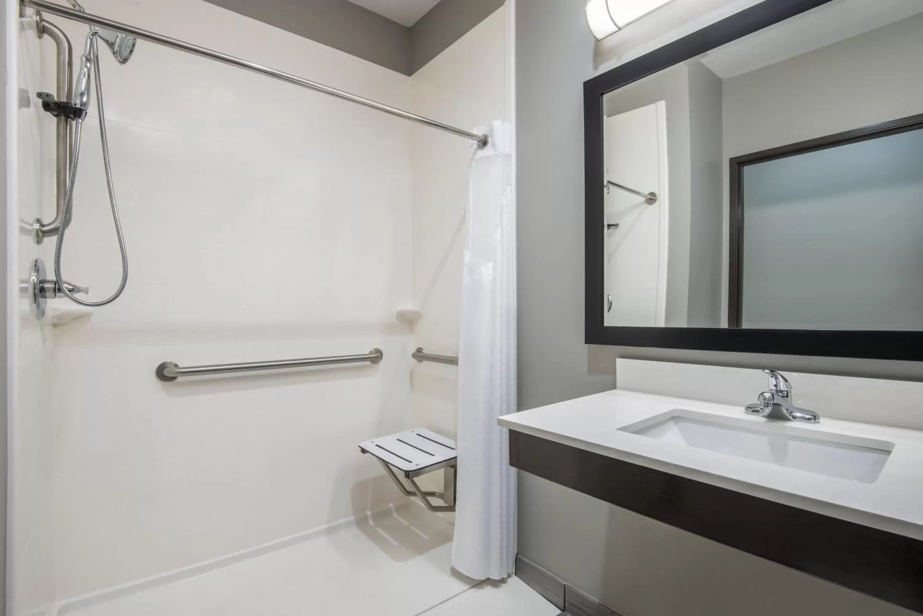 Standard King Room with Mobility Accessible Roll-In Shower in Holiday Inn Express & Suites Stillwater - University Area by IHG Standard King Room with Mobility Accessible Roll-In Shower in Holiday Inn Express & Suites Stillwater - University Area by IHG
