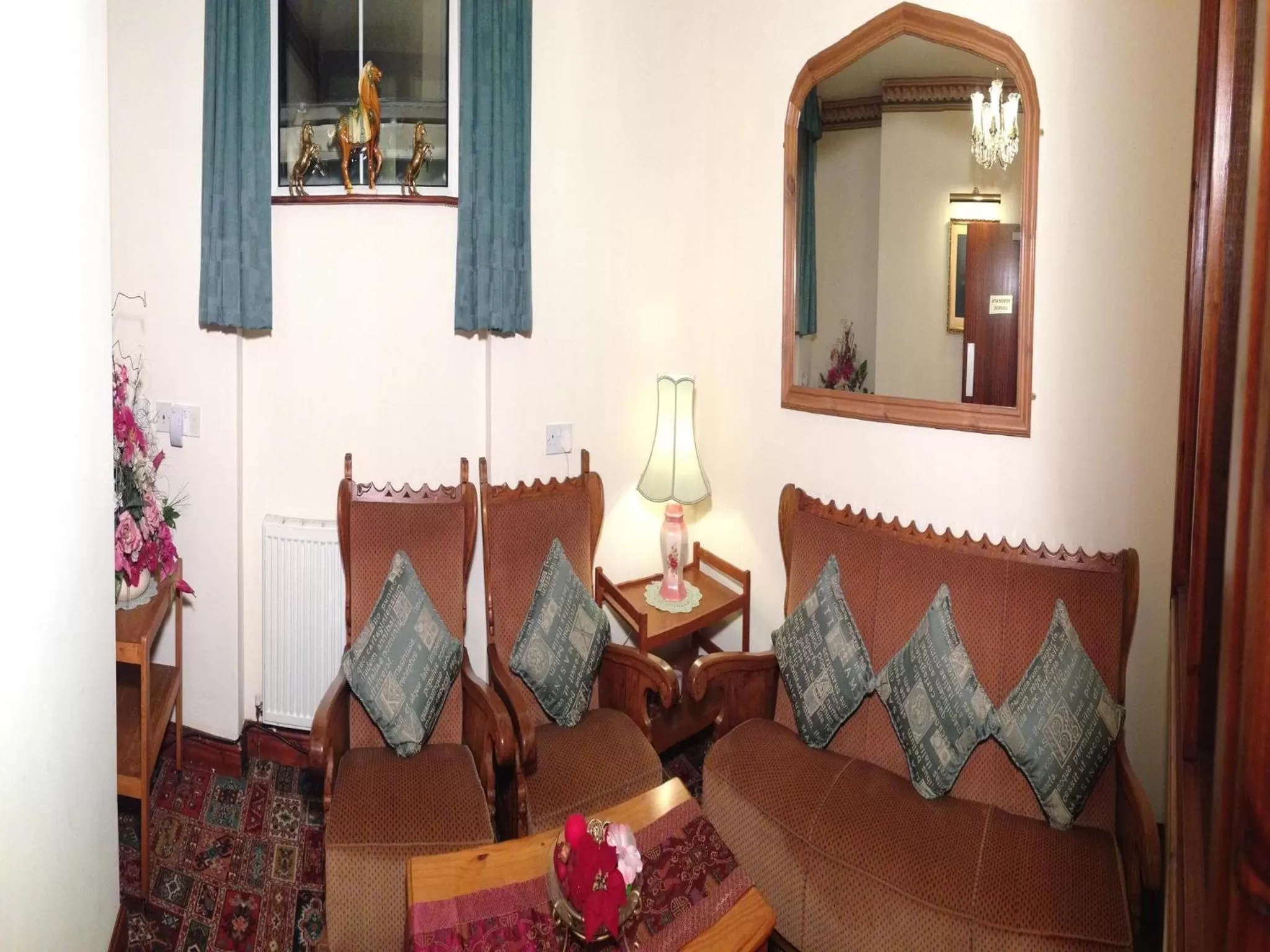 Lounge or bar, Bed in Garden Hotel