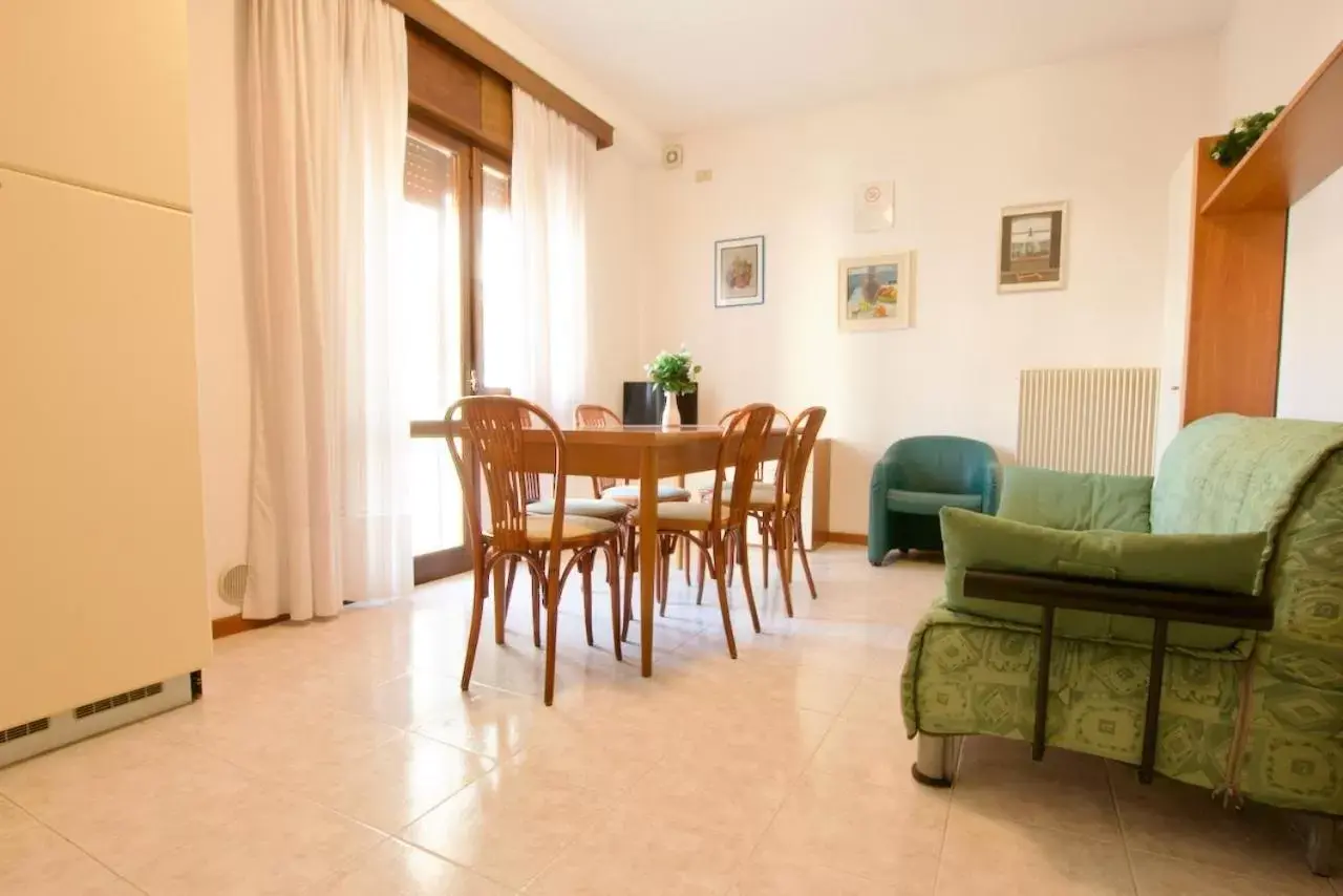 Dining Area in Residence Madrid