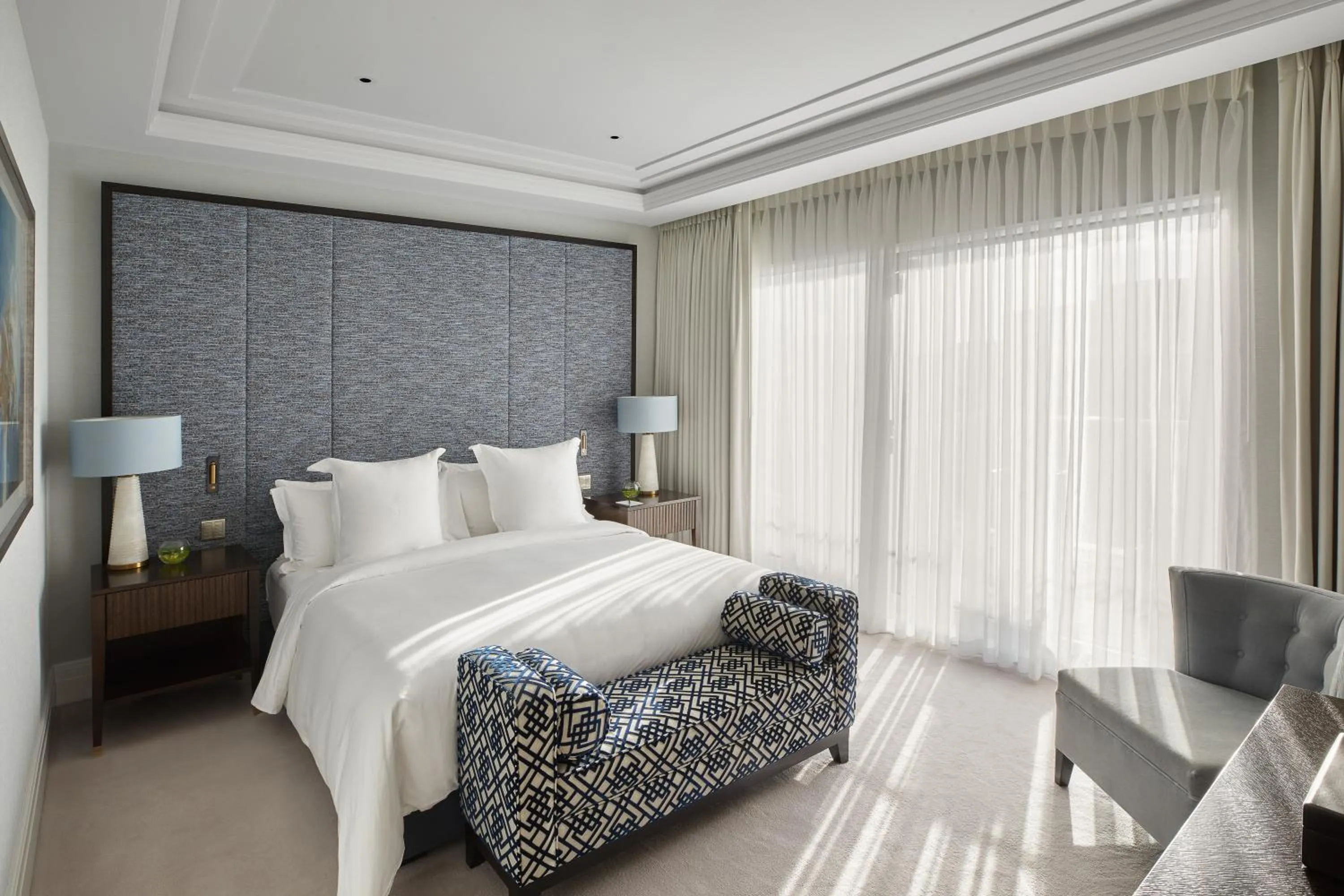 Bedroom, Bed in Four Seasons Hotel London at Tower Bridge