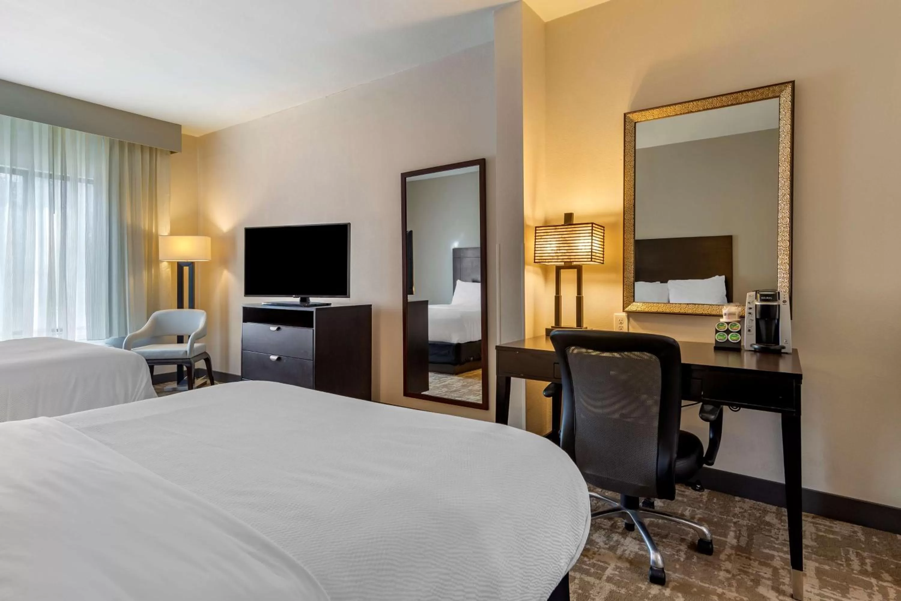 Bedroom, Bed in Best Western Plus Dalton Inn