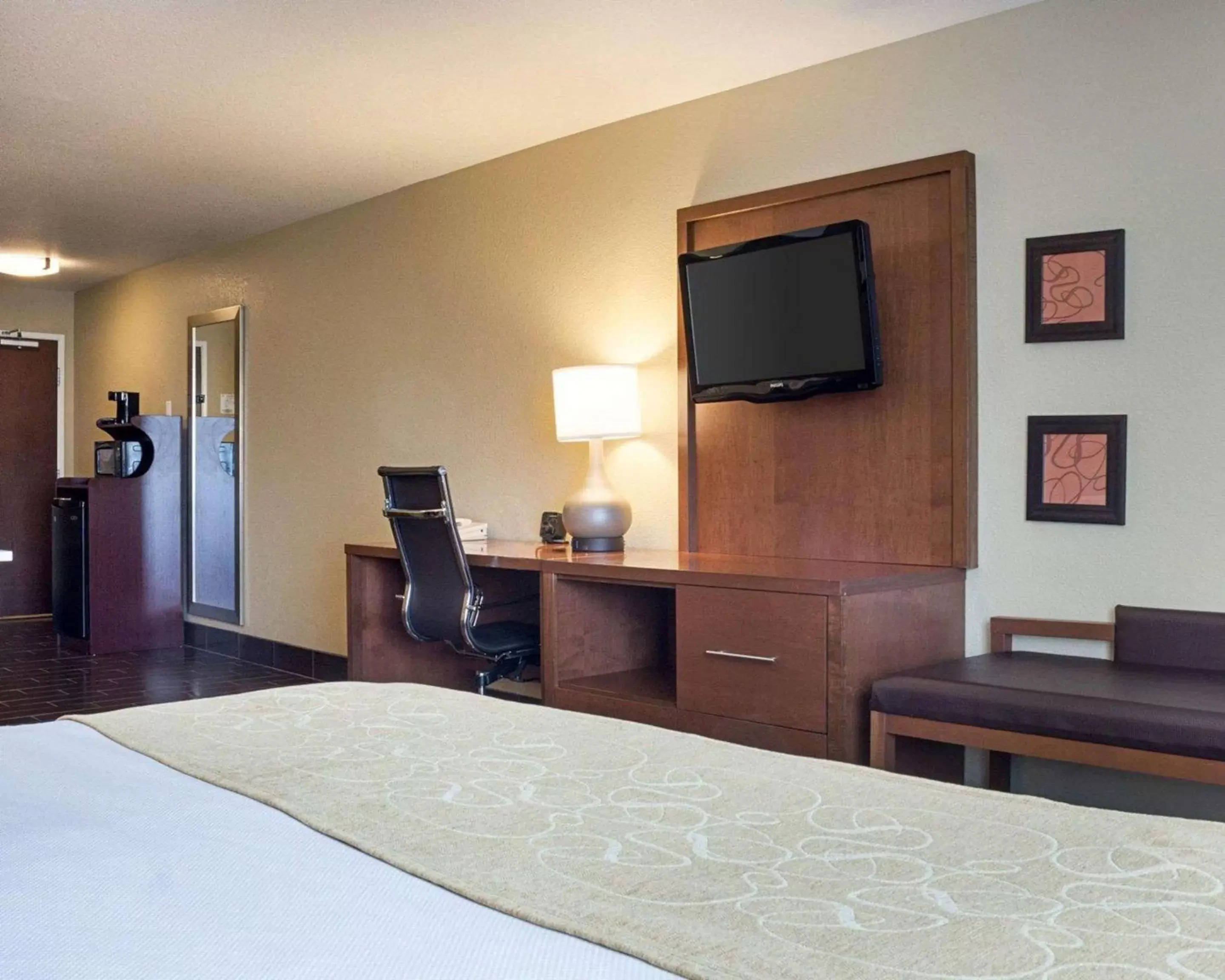 Photo of the whole room, Bed in Comfort Suites Minot South Photo of the whole room, Bed in Comfort Suites Minot South