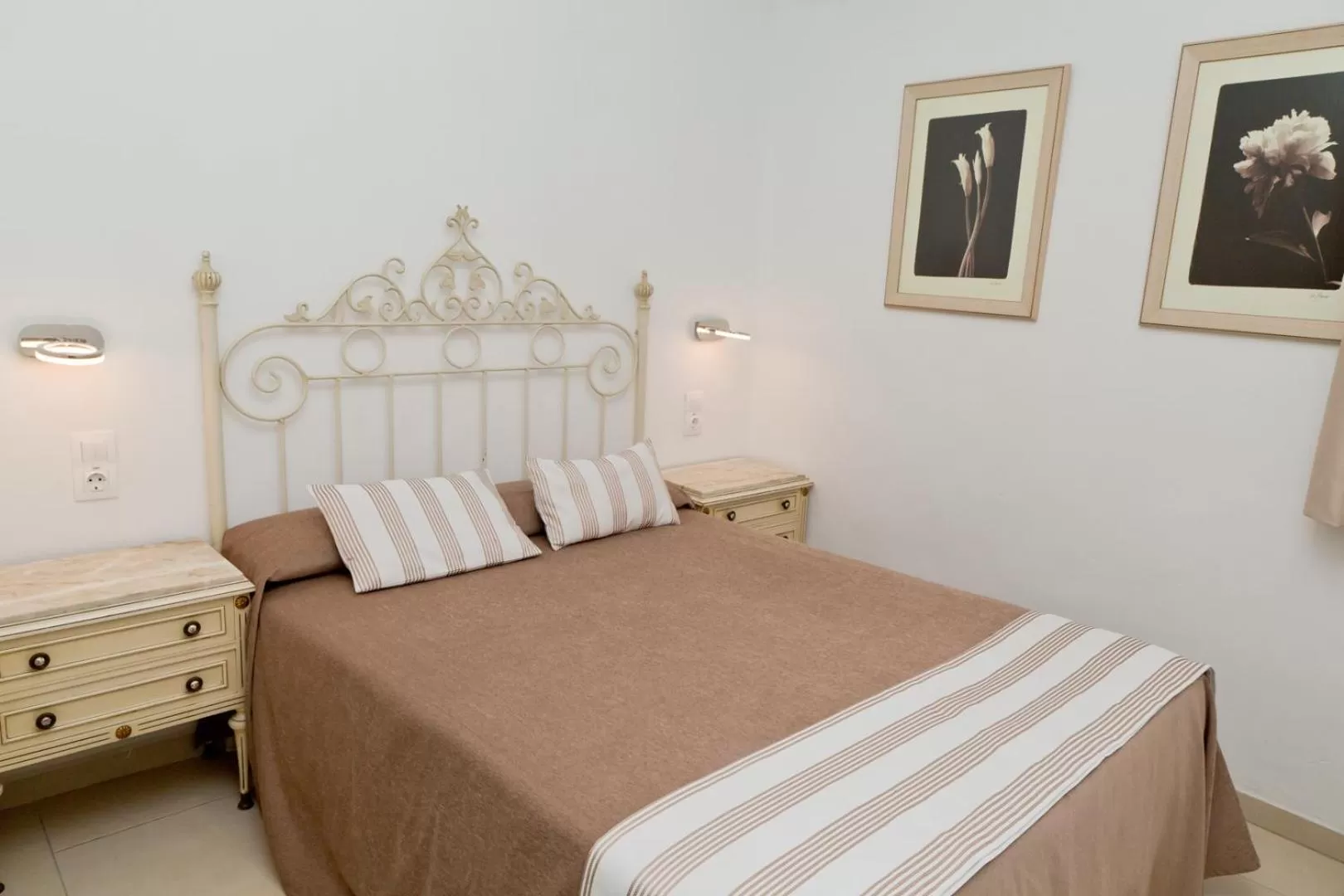 Decorative detail, Bed in Hotel Marítimo Urban