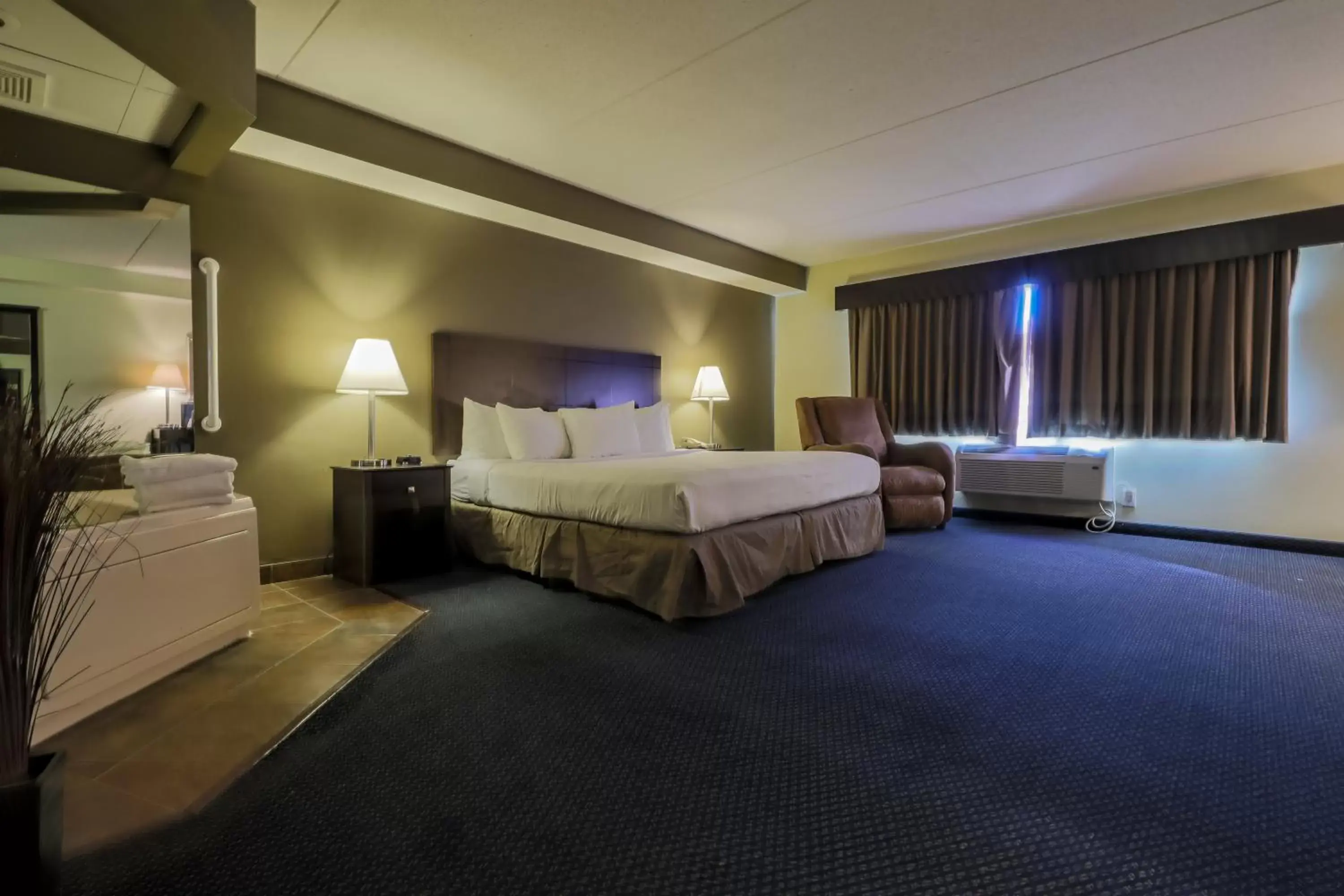 Photo of the whole room, Bed in AmericInn by Wyndham Lincoln South