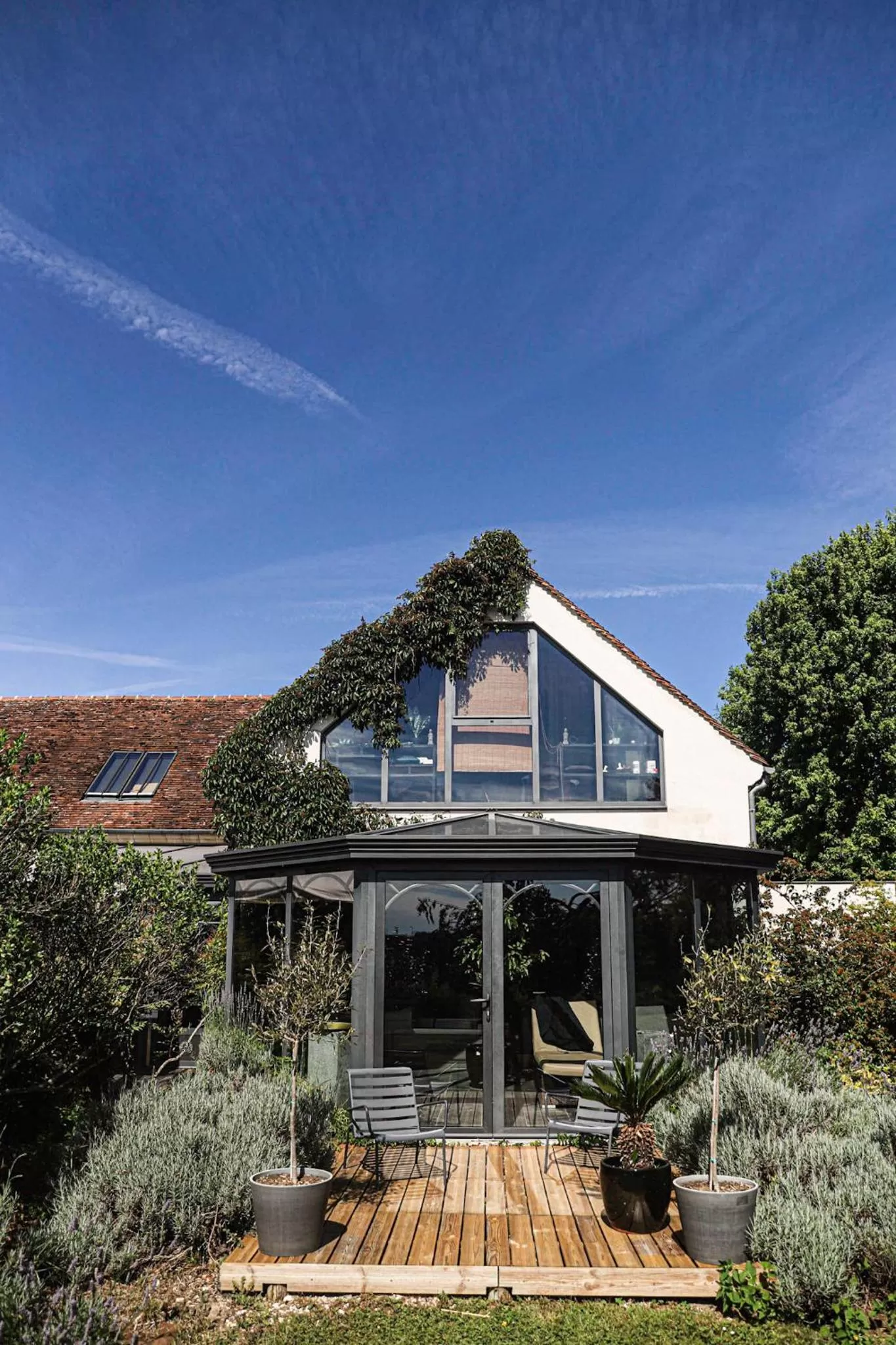 Patio in Domaine de Bellevue, The Originals Relais
