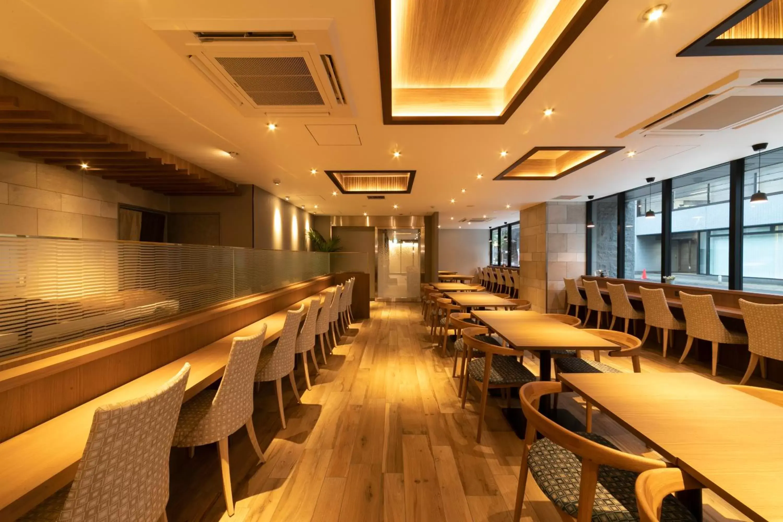 Restaurant/Places to Eat in Hotel WBF Hommachi